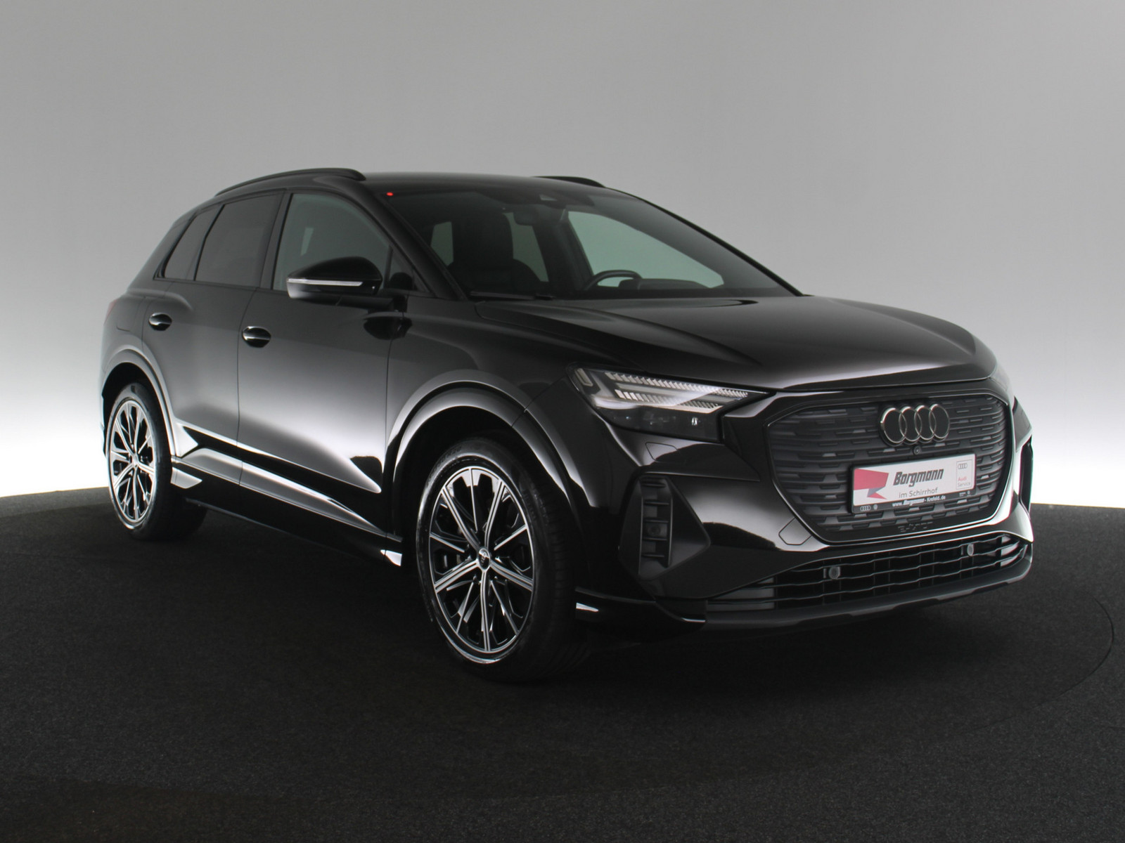 AUDI Q4 e-tron 40 AUDI Q4 e-tron 40