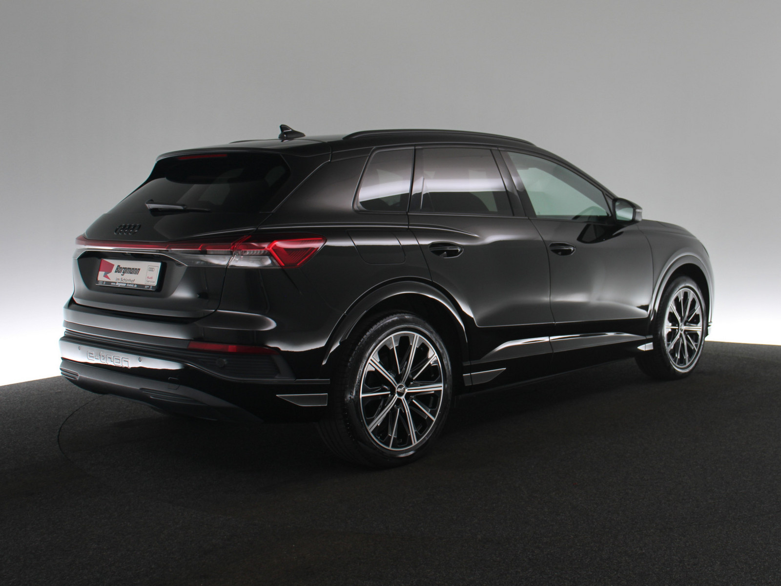 AUDI Q4 e-tron 40 AUDI Q4 e-tron 40
