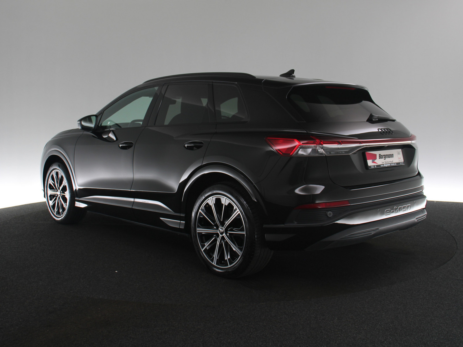 AUDI Q4 e-tron 40 AUDI Q4 e-tron 40
