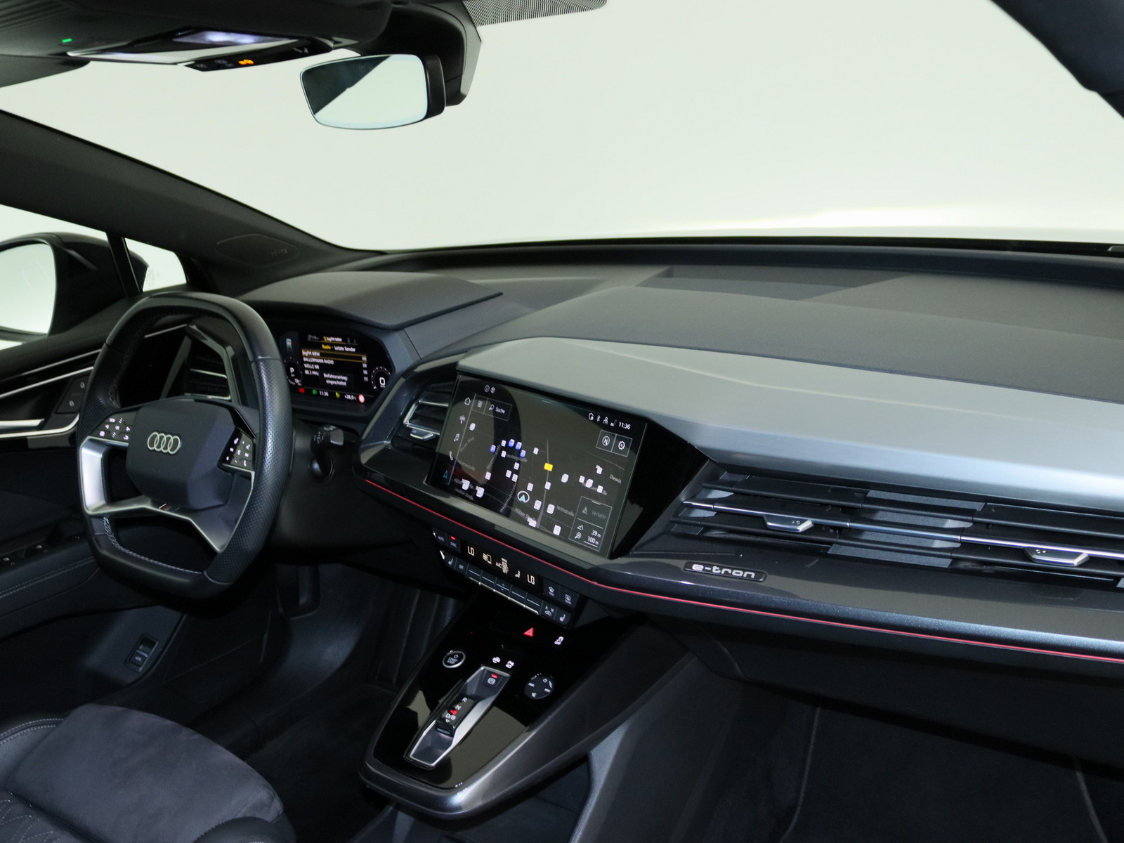 AUDI Q4 e-tron 40 AUDI Q4 e-tron 40