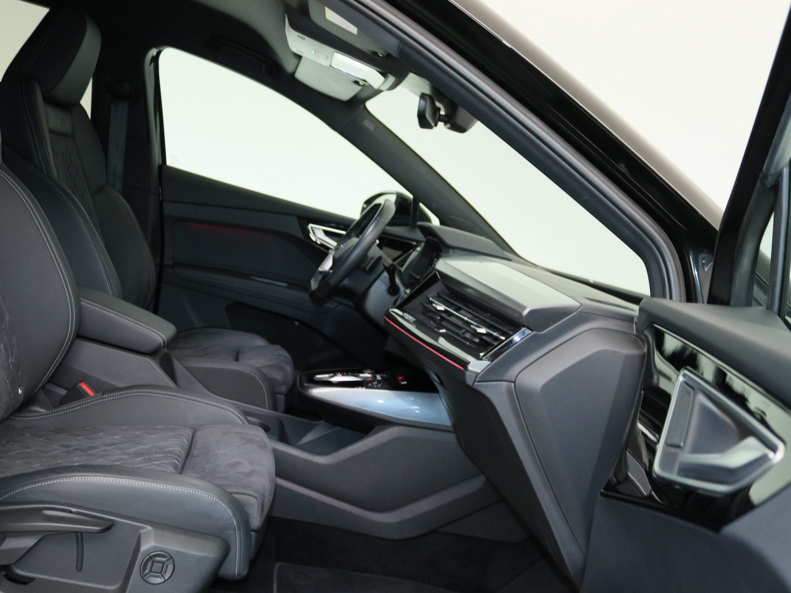 AUDI Q4 e-tron 40 AUDI Q4 e-tron 40