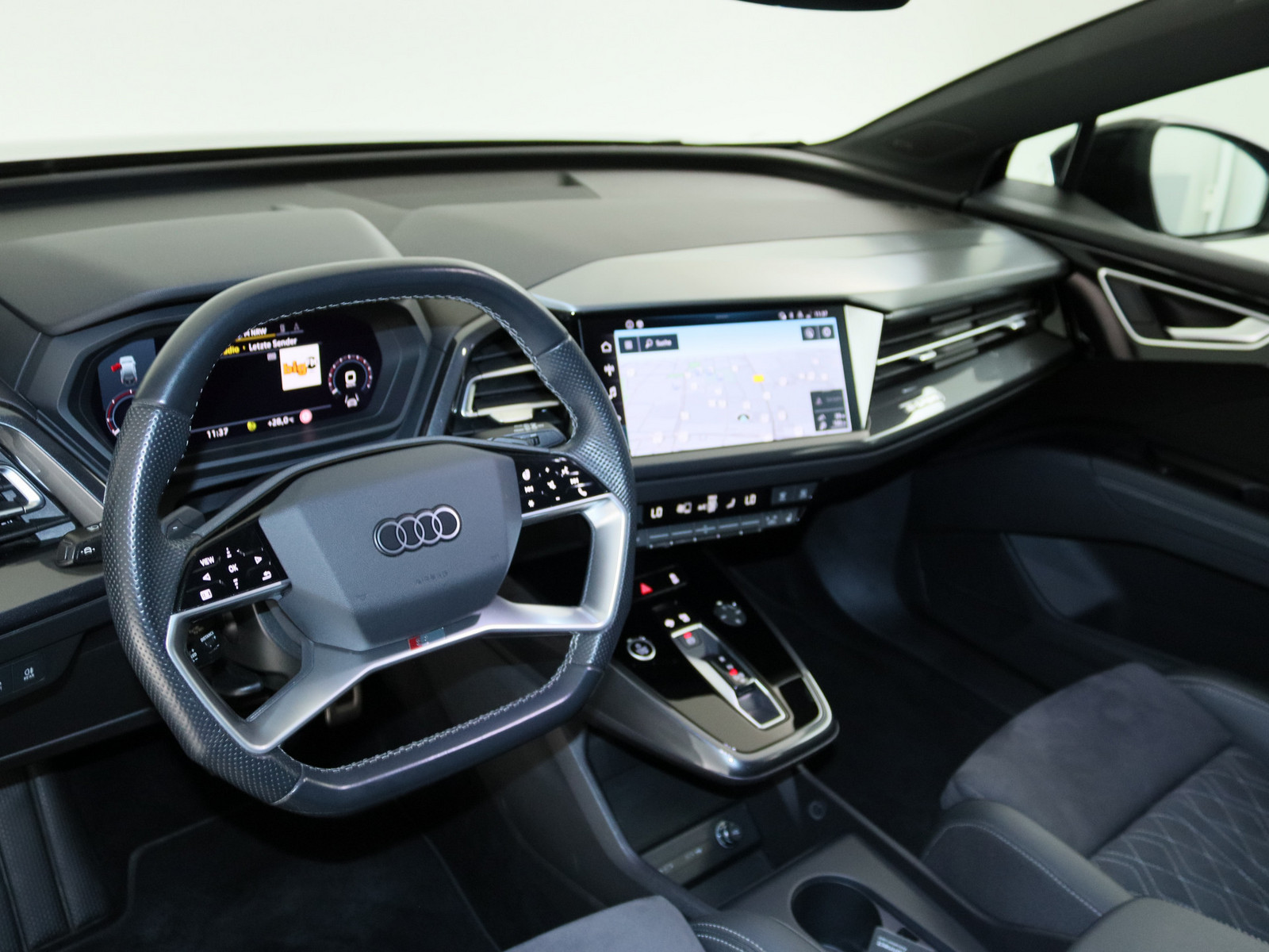 AUDI Q4 e-tron 40 AUDI Q4 e-tron 40