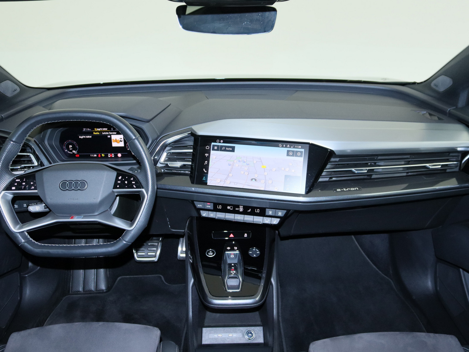 AUDI Q4 e-tron 40 AUDI Q4 e-tron 40