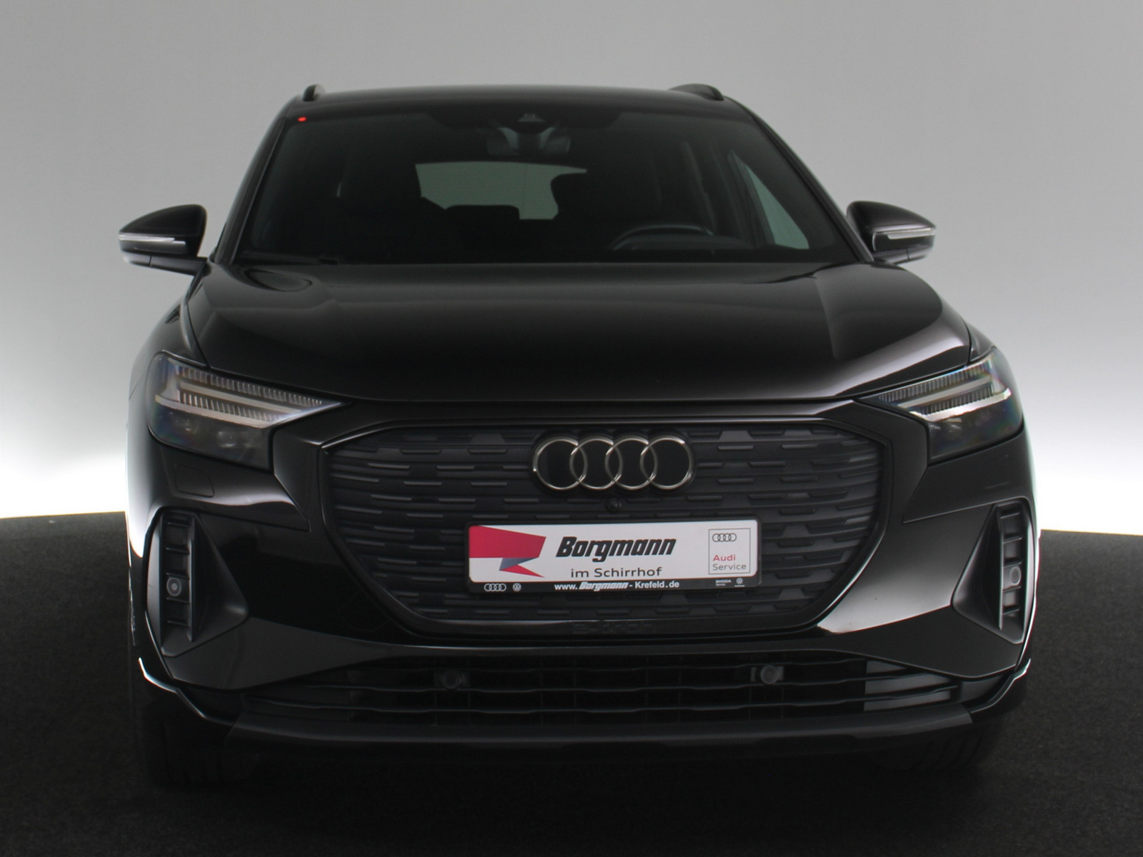 AUDI Q4 e-tron 40 AUDI Q4 e-tron 40