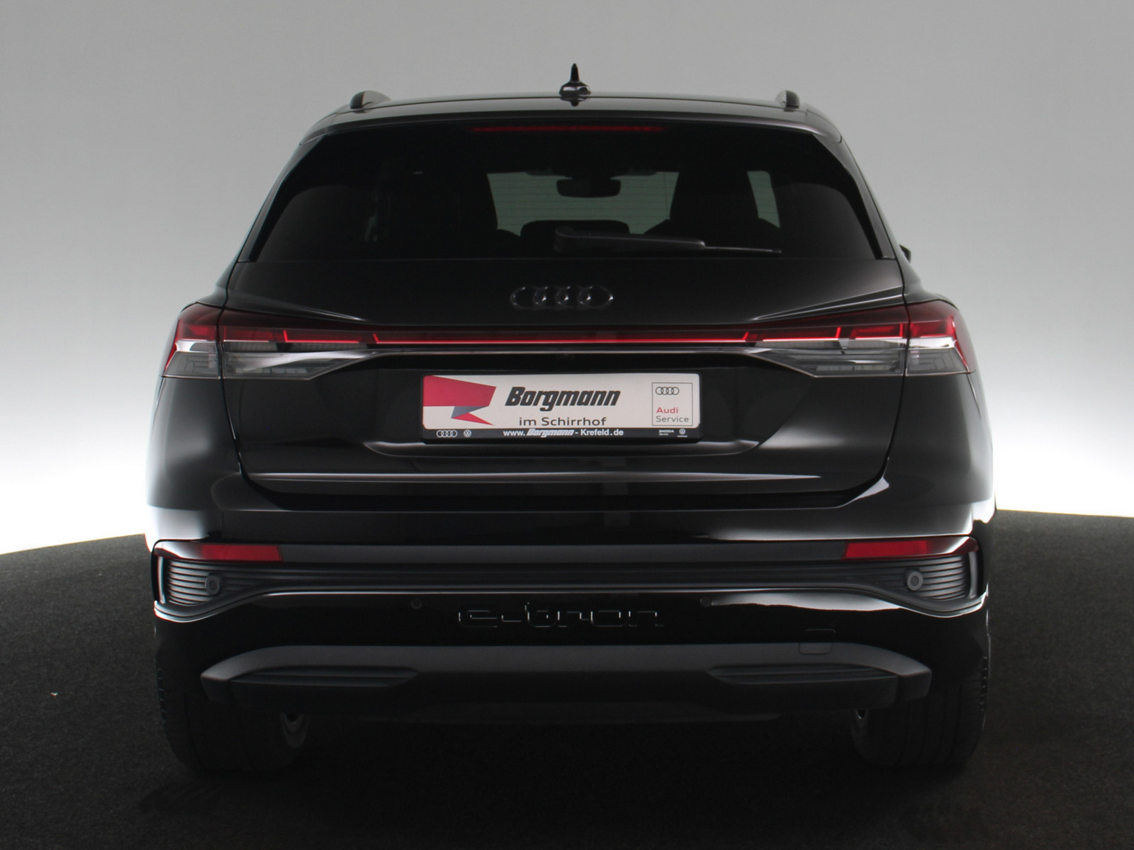 AUDI Q4 e-tron 40 AUDI Q4 e-tron 40