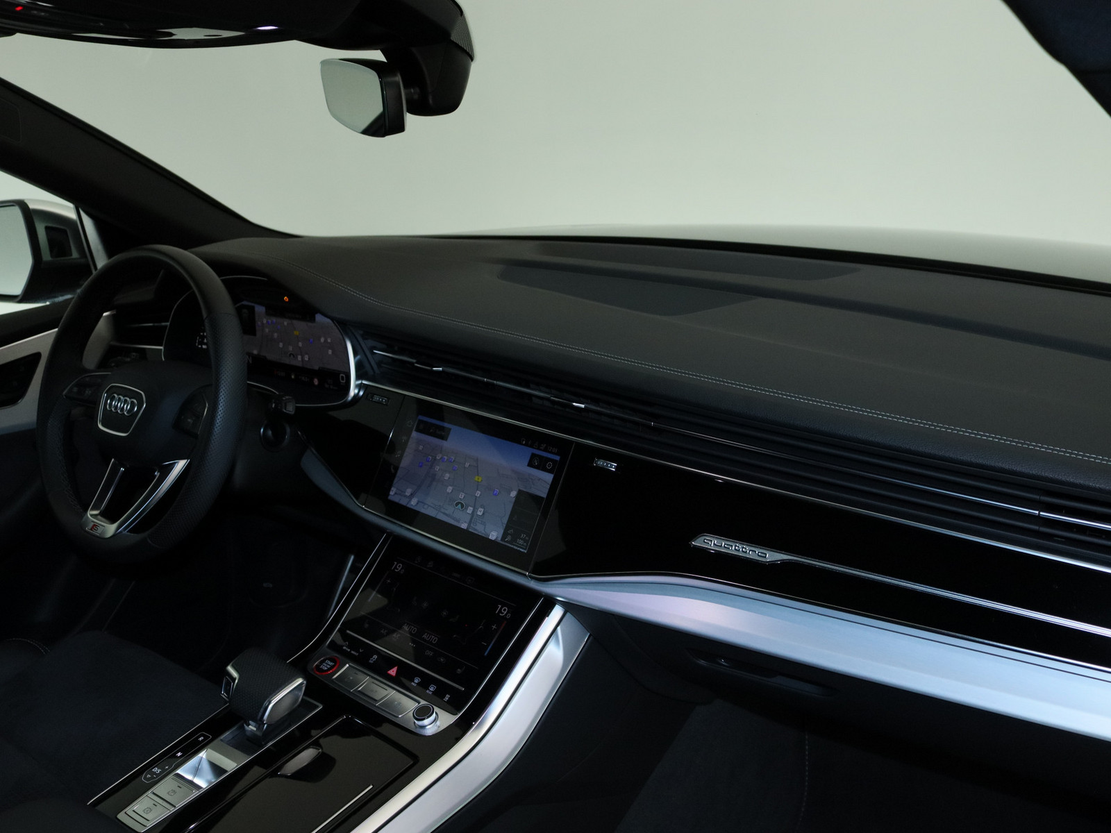 AUDI SQ8 4.0 TFSI quattro AUDI SQ8 4.0 TFSI quattro