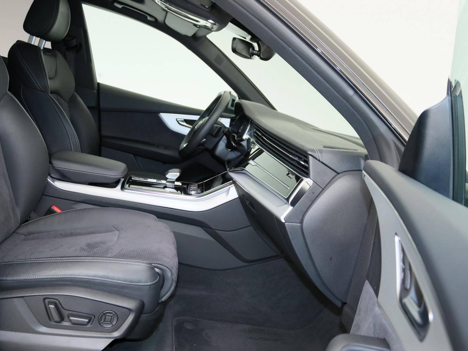 AUDI SQ8 4.0 TFSI quattro AUDI SQ8 4.0 TFSI quattro