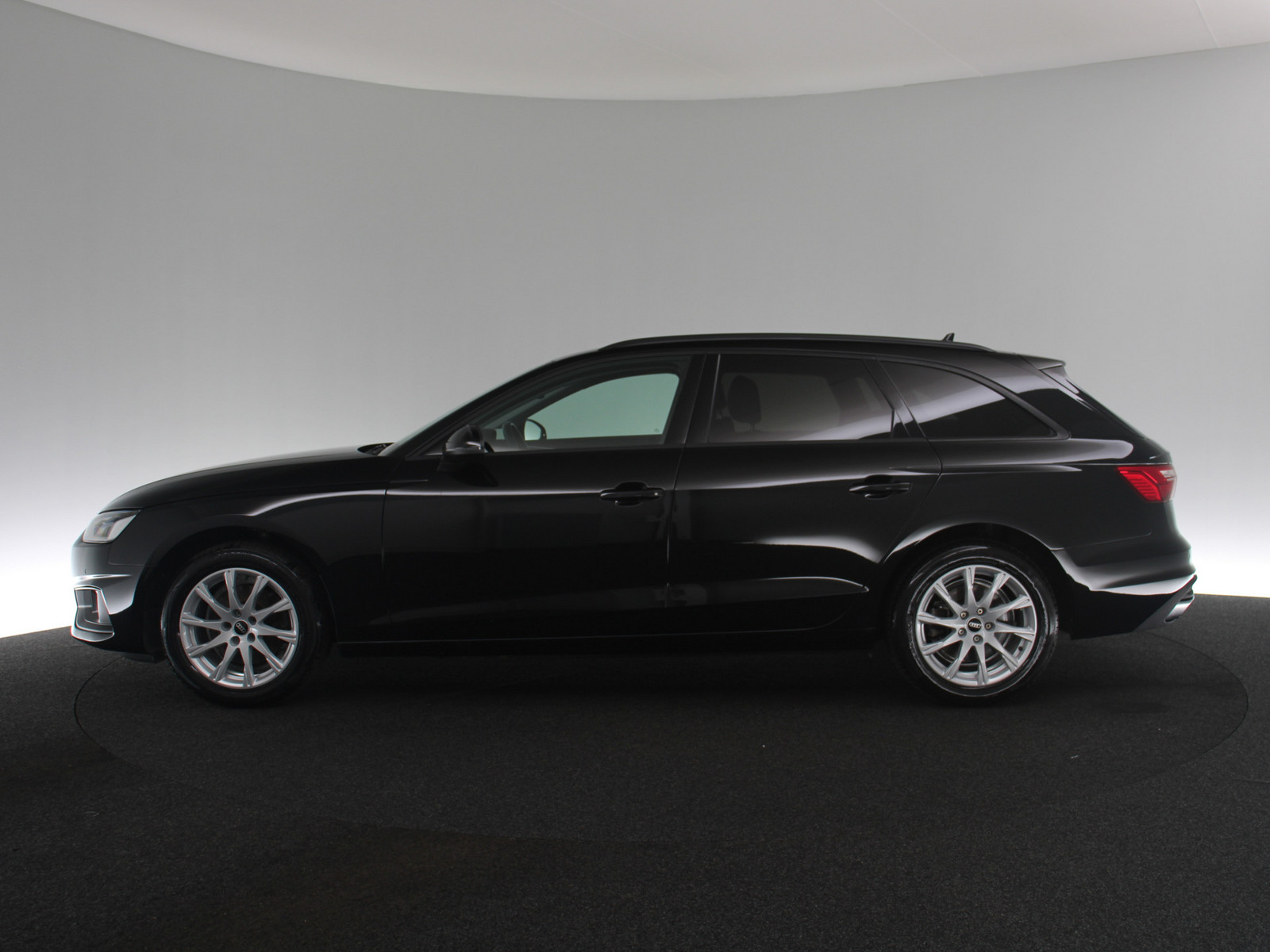 AUDI A4 Avant 35 TFSI basis AUDI A4 Avant 35 TFSI basis