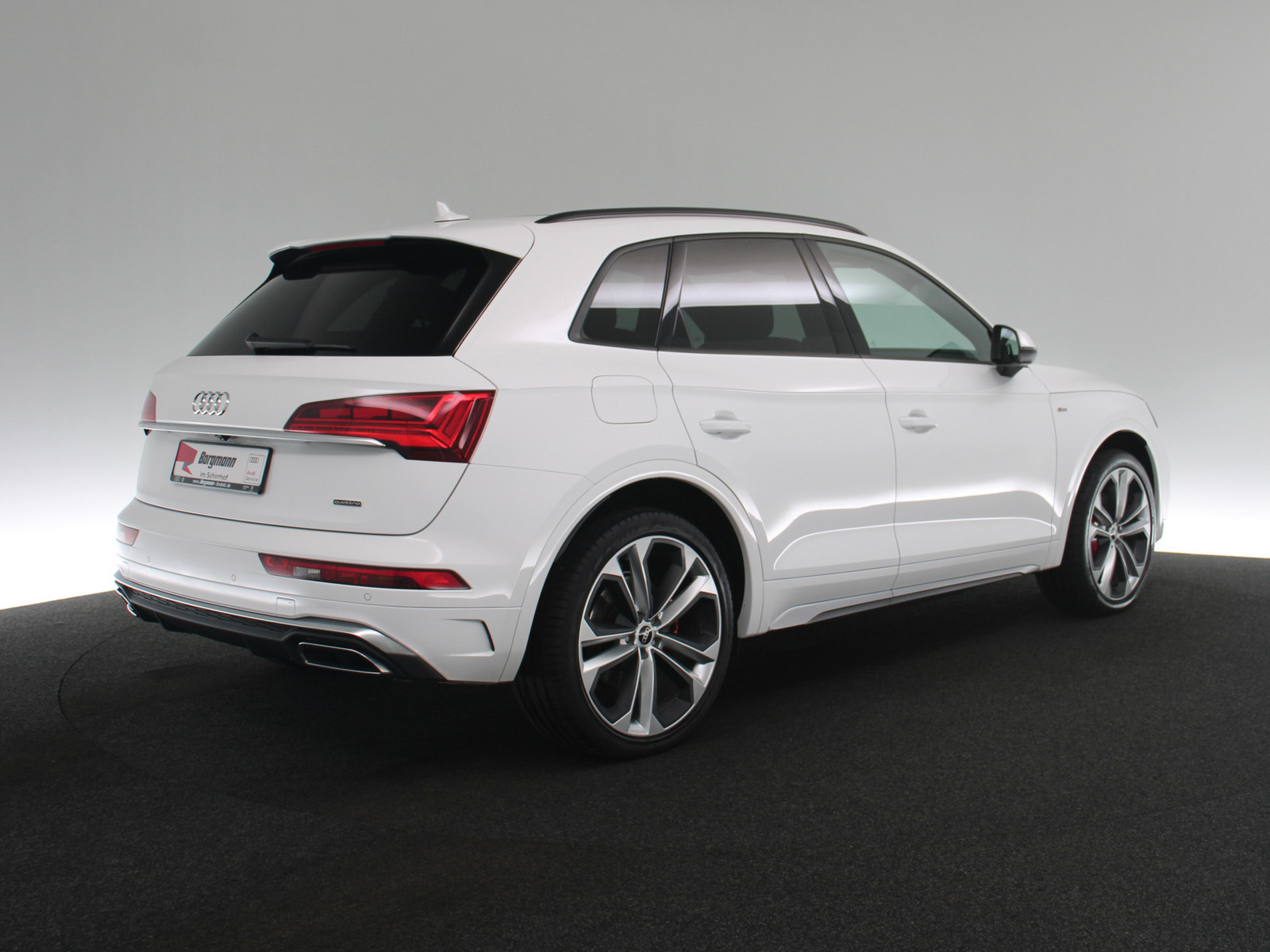 AUDI Q5 55 TFSI e quattro S line AUDI Q5 55 TFSI e quattro S line