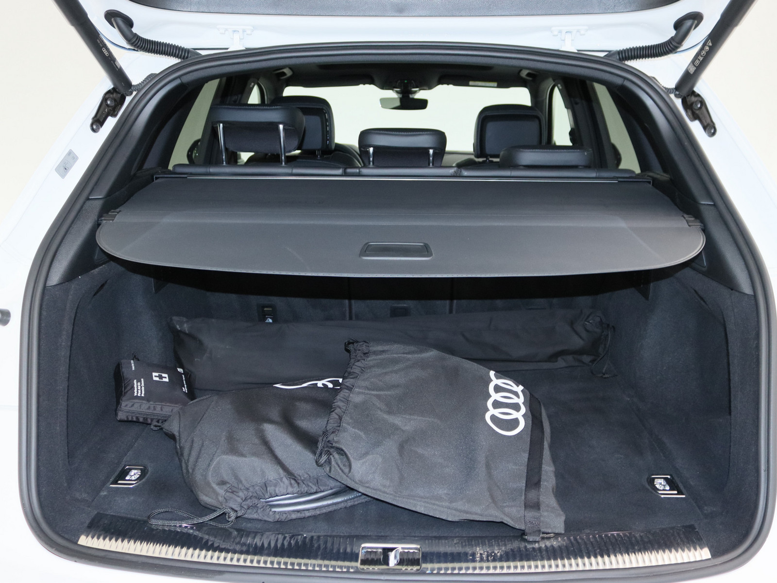 AUDI Q5 55 TFSI e quattro S line AUDI Q5 55 TFSI e quattro S line