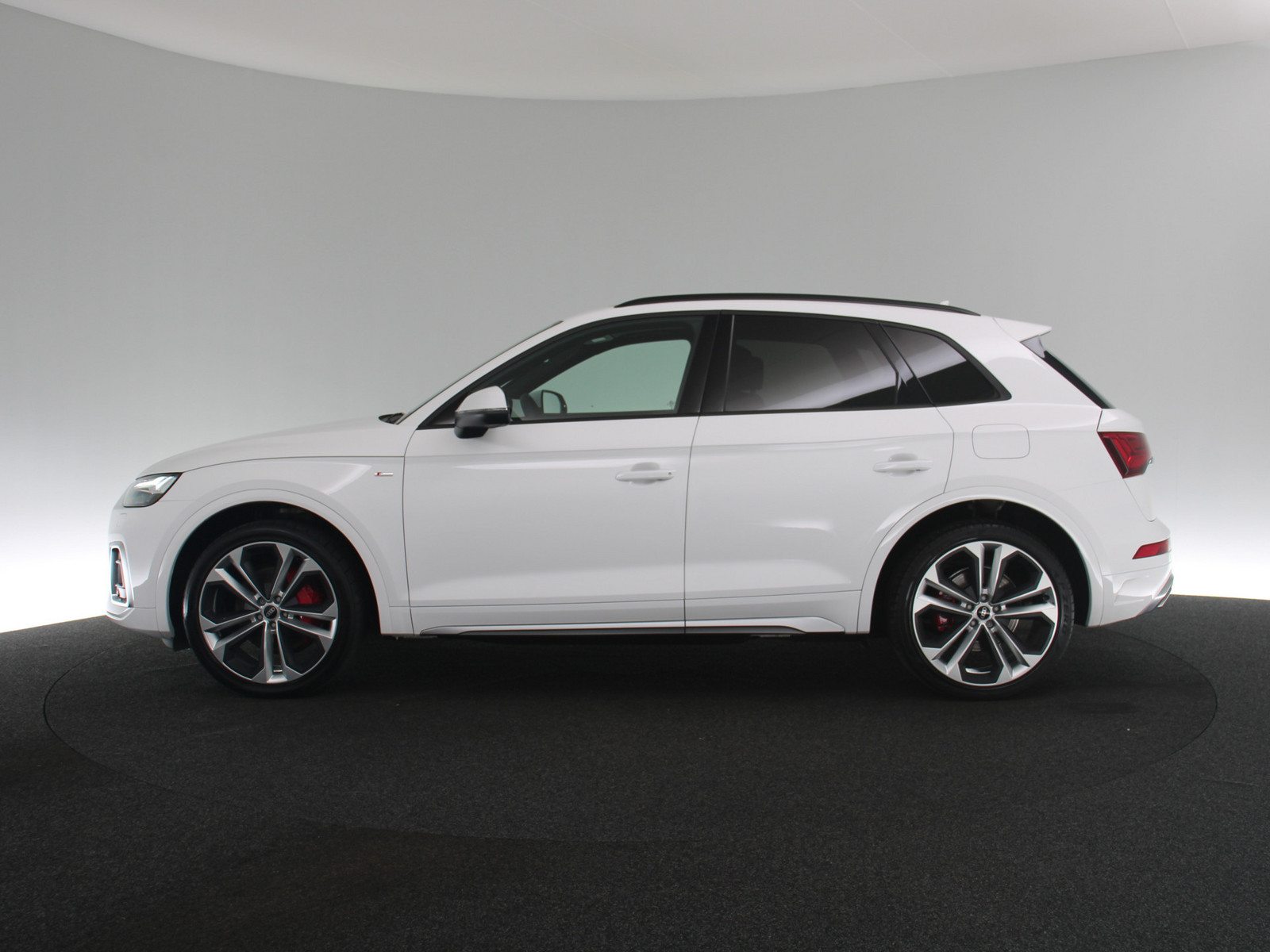 AUDI Q5 55 TFSI e quattro S line AUDI Q5 55 TFSI e quattro S line
