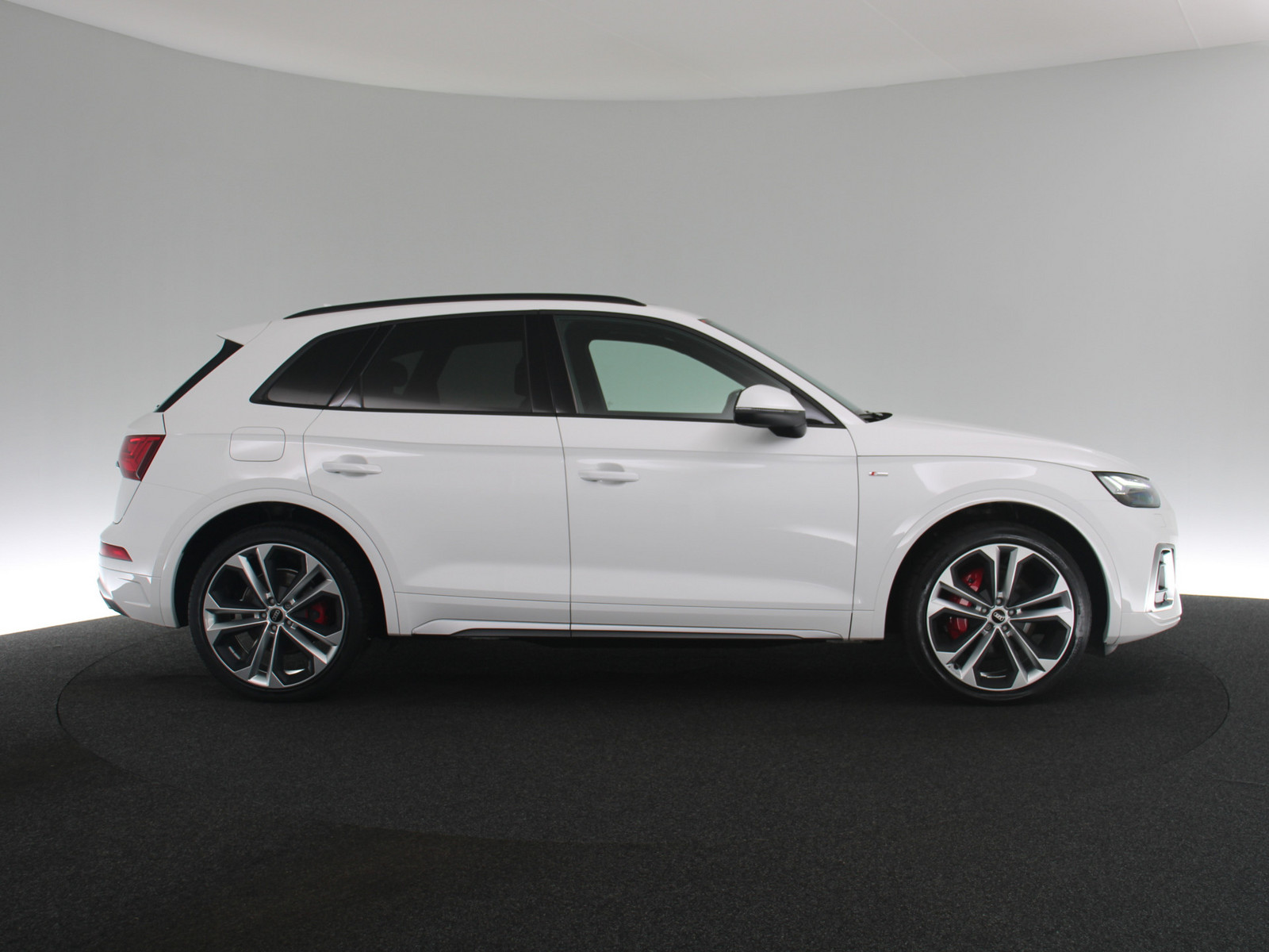 AUDI Q5 55 TFSI e quattro S line AUDI Q5 55 TFSI e quattro S line