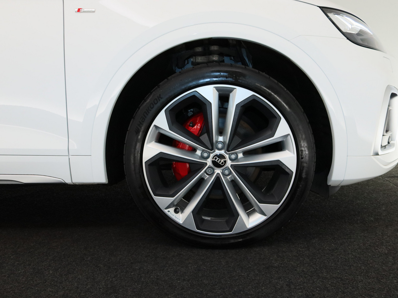 AUDI Q5 55 TFSI e quattro S line AUDI Q5 55 TFSI e quattro S line