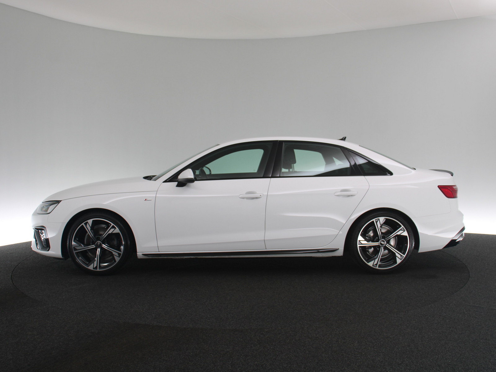 AUDI A4 Lim. 35 TDI S line AUDI A4 Lim. 35 TDI S line