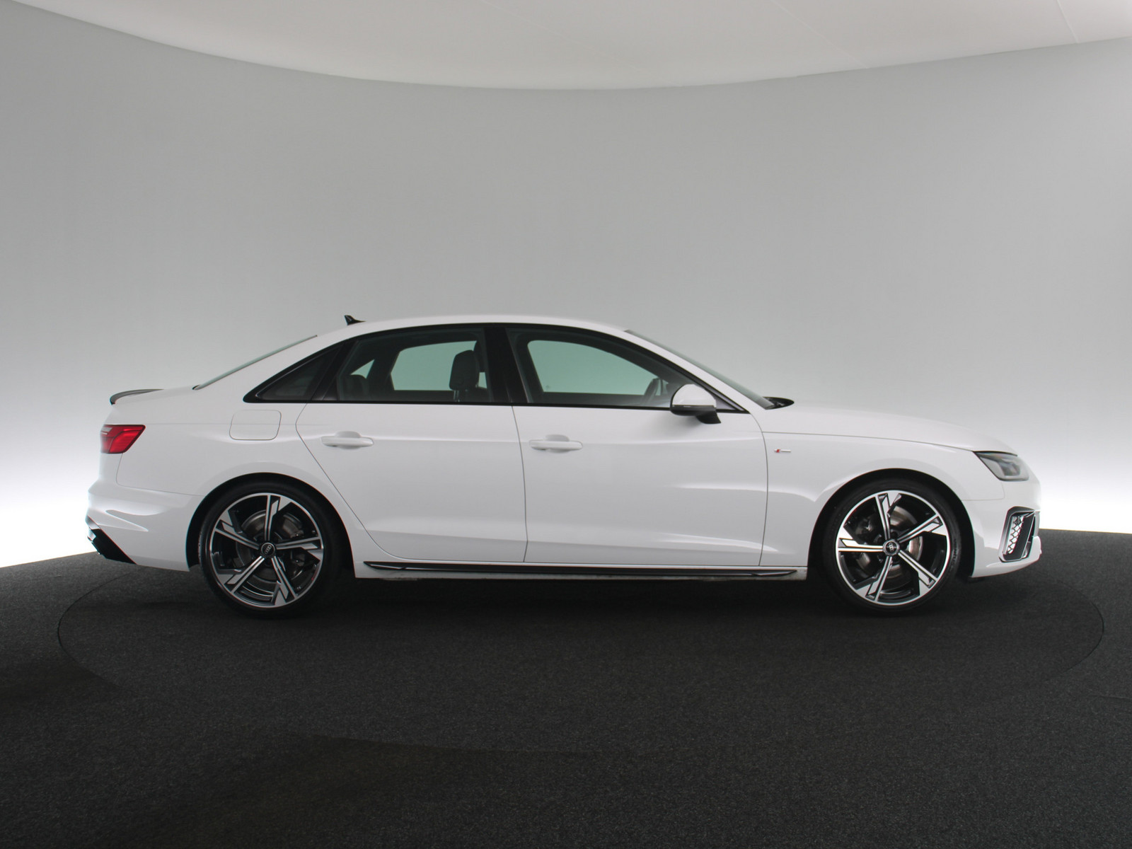 AUDI A4 Lim. 35 TDI S line AUDI A4 Lim. 35 TDI S line