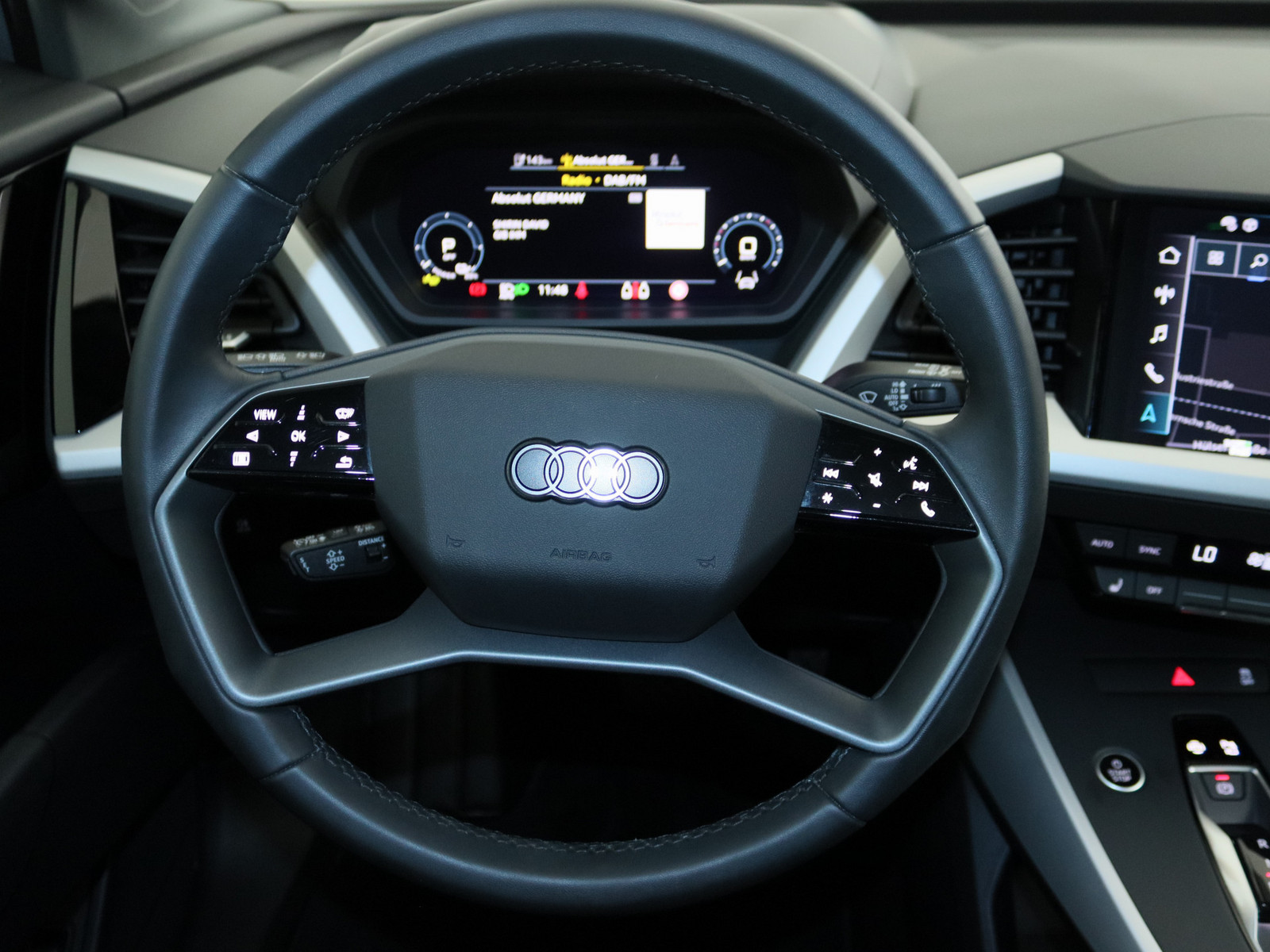 AUDI Q4 45 MATRIX-LED HUD ACC NAVI KAMERA SHZ e-tron AUDI Q4 45 MATRIX-LED HUD ACC NAVI KAMERA SHZ e-tron