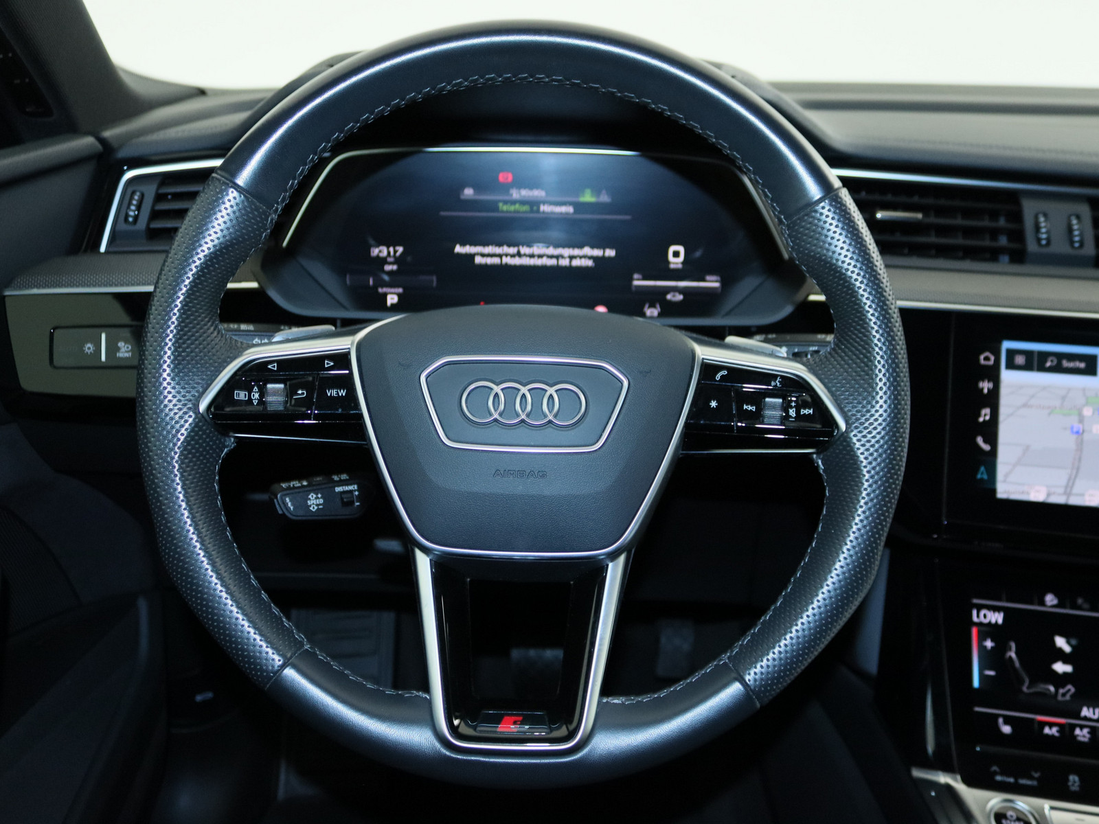 AUDI e-tron 55 quattro S line AUDI e-tron 55 quattro S line