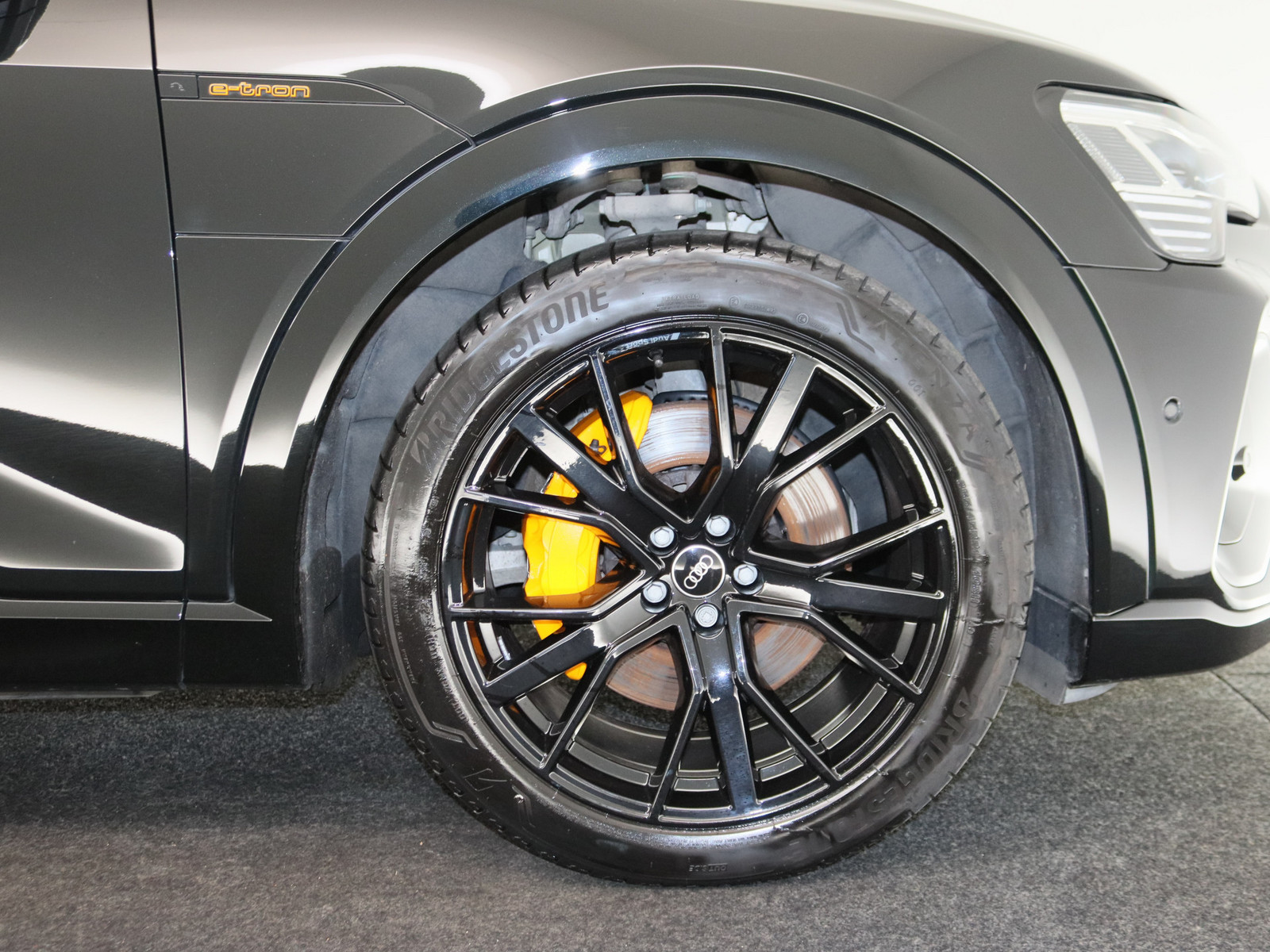 AUDI e-tron 55 quattro S line AUDI e-tron 55 quattro S line