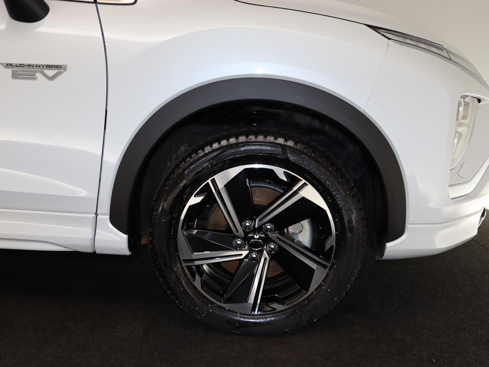 MITSUBISHI Eclipse Cross 2.4 Top Hybrid 4WD MITSUBISHI Eclipse Cross 2.4 Top Hybrid 4WD