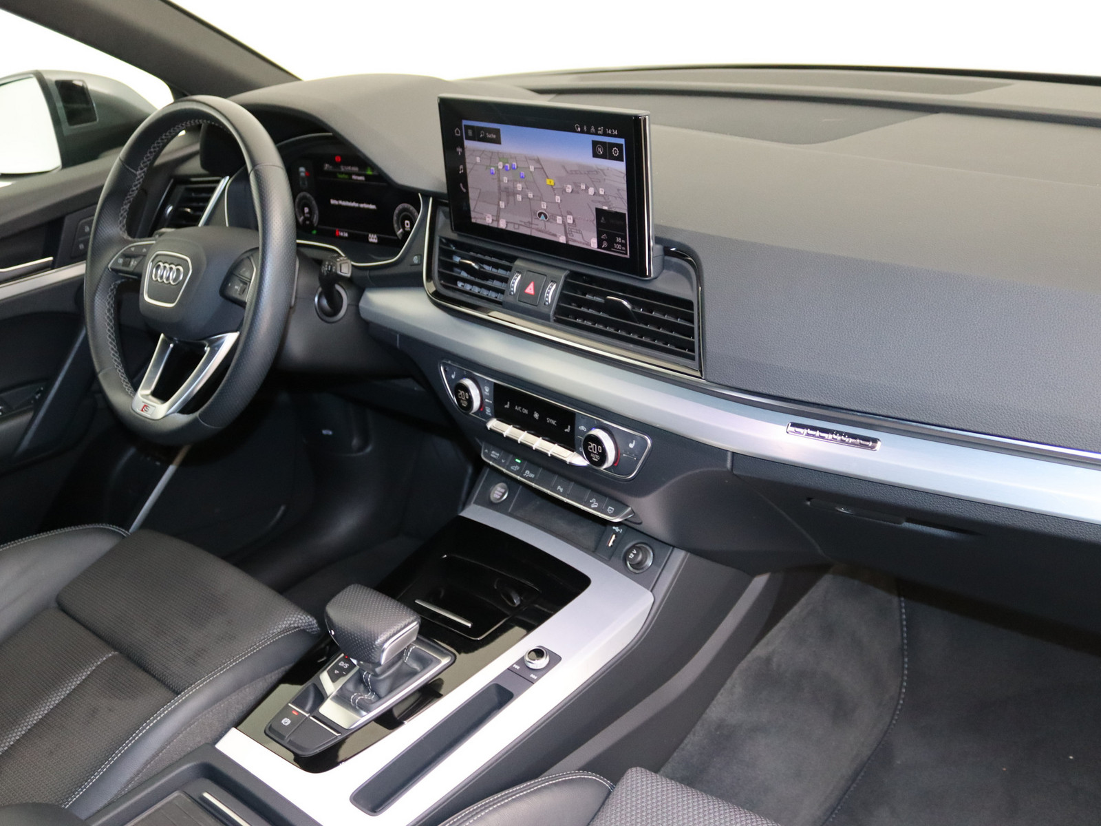 AUDI Q5 50 TFSI e quattro S line AUDI Q5 50 TFSI e quattro S line