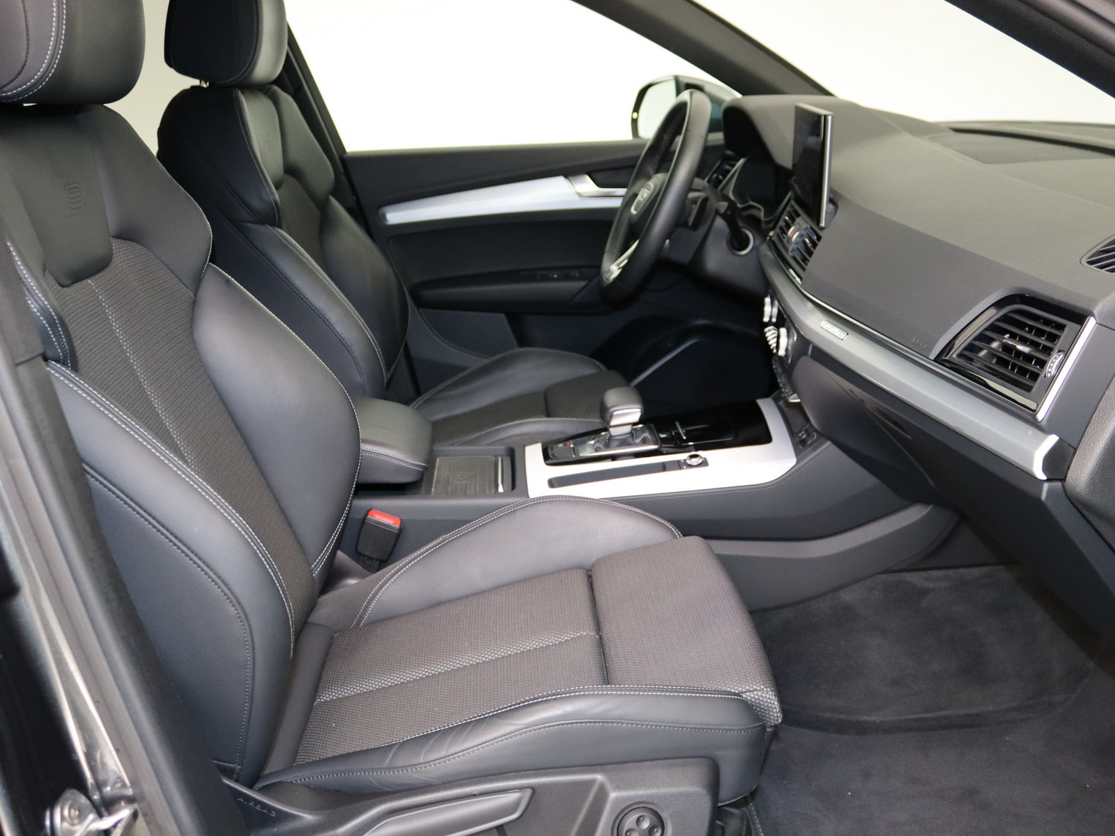 AUDI Q5 50 TFSI e quattro S line AUDI Q5 50 TFSI e quattro S line