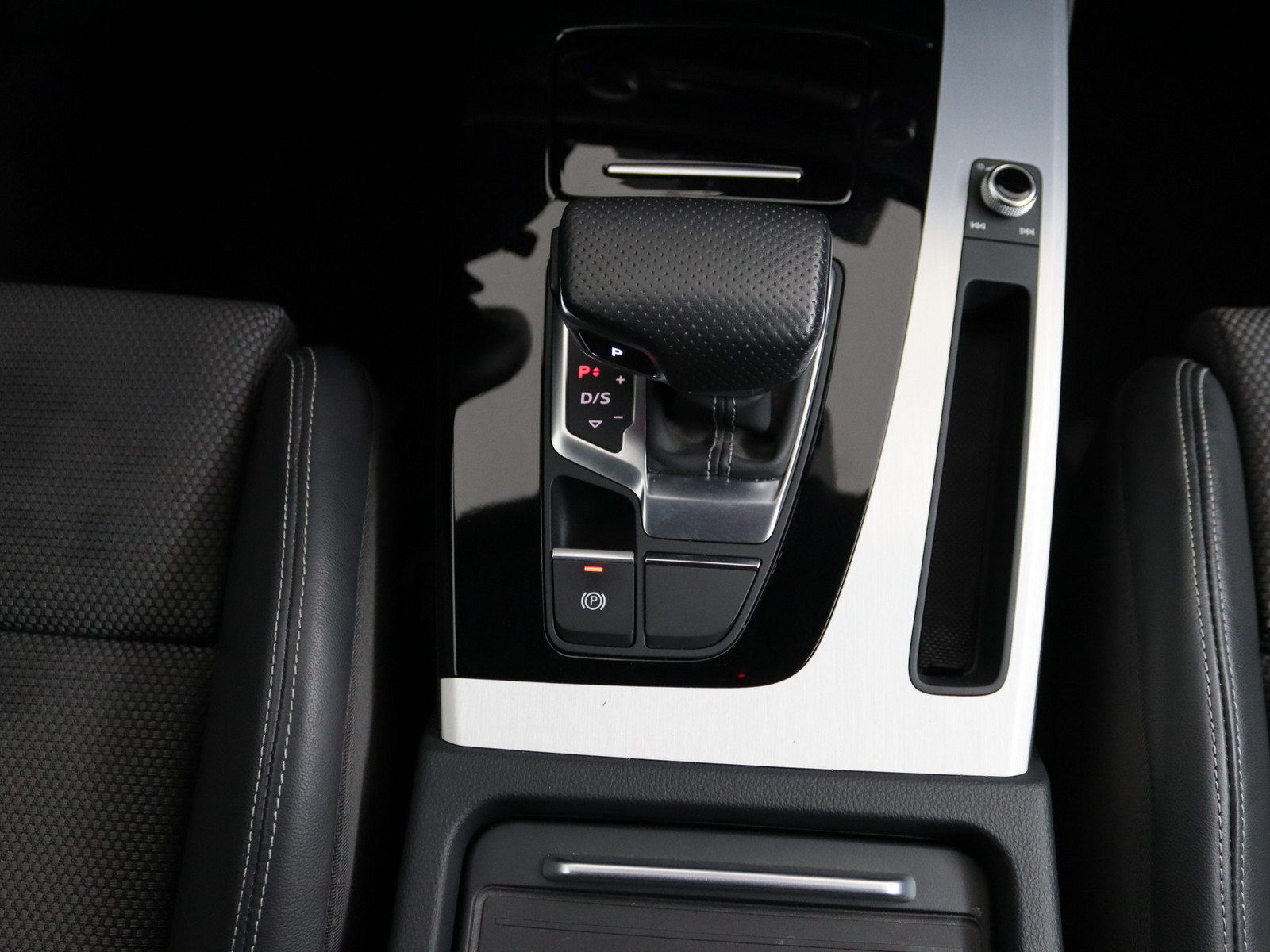 AUDI Q5 50 TFSI e quattro S line AUDI Q5 50 TFSI e quattro S line