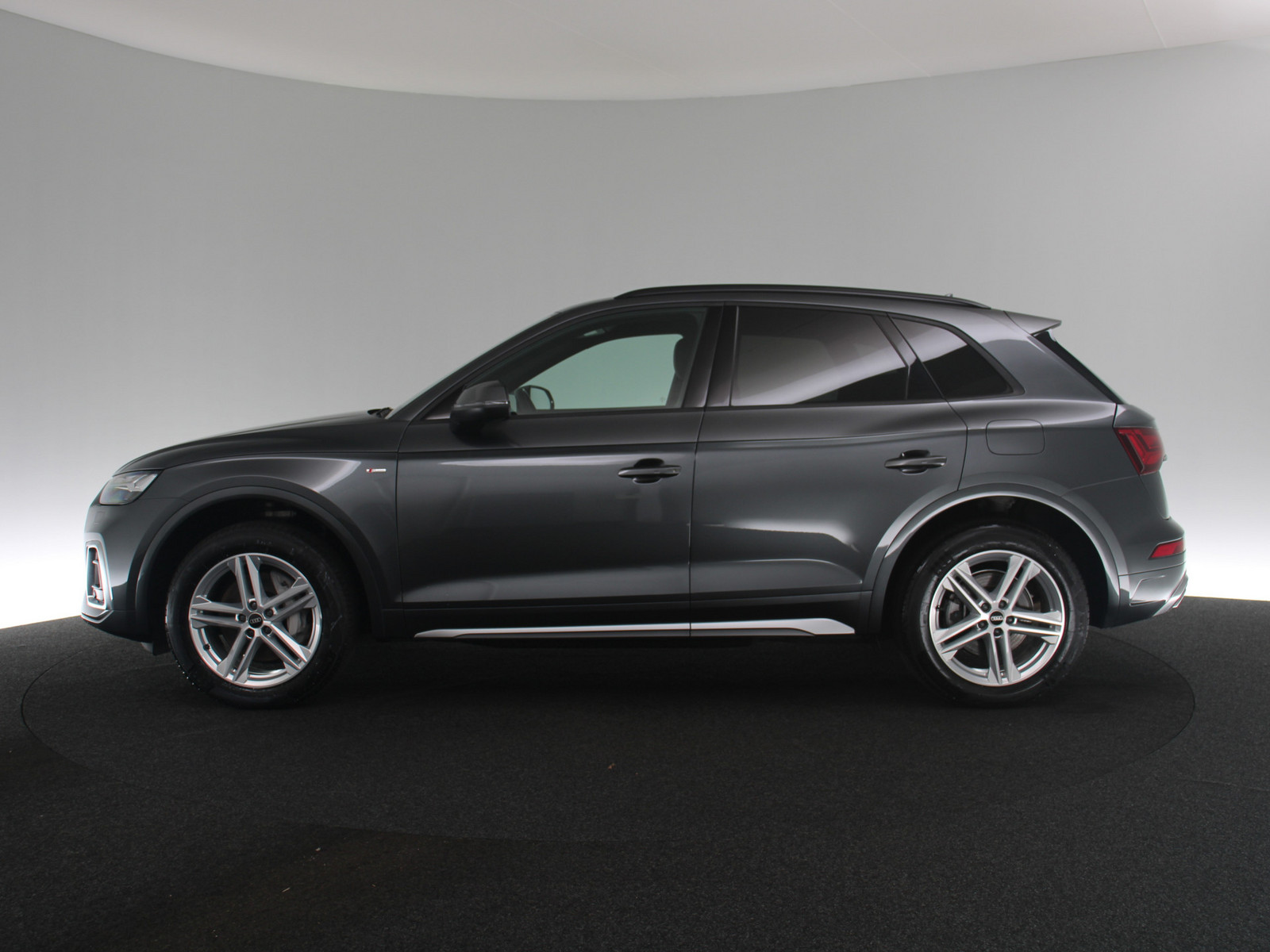 AUDI Q5 50 TFSI e quattro S line AUDI Q5 50 TFSI e quattro S line