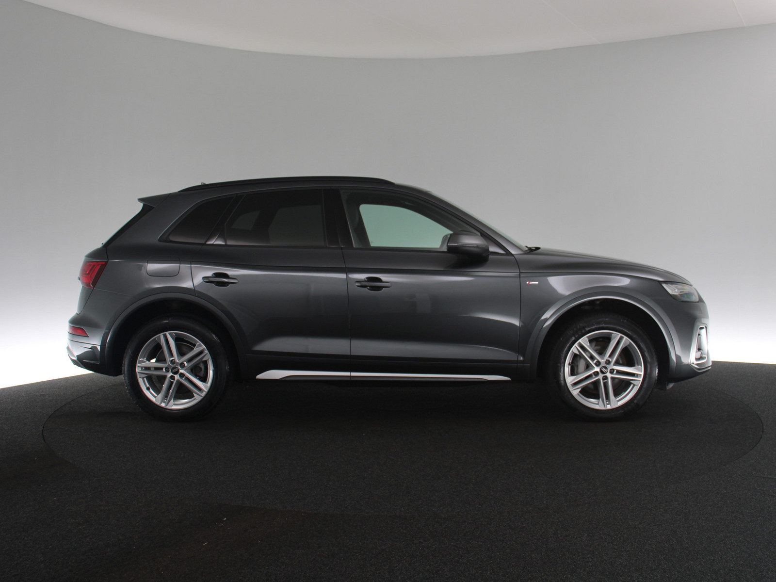 AUDI Q5 50 TFSI e quattro S line AUDI Q5 50 TFSI e quattro S line