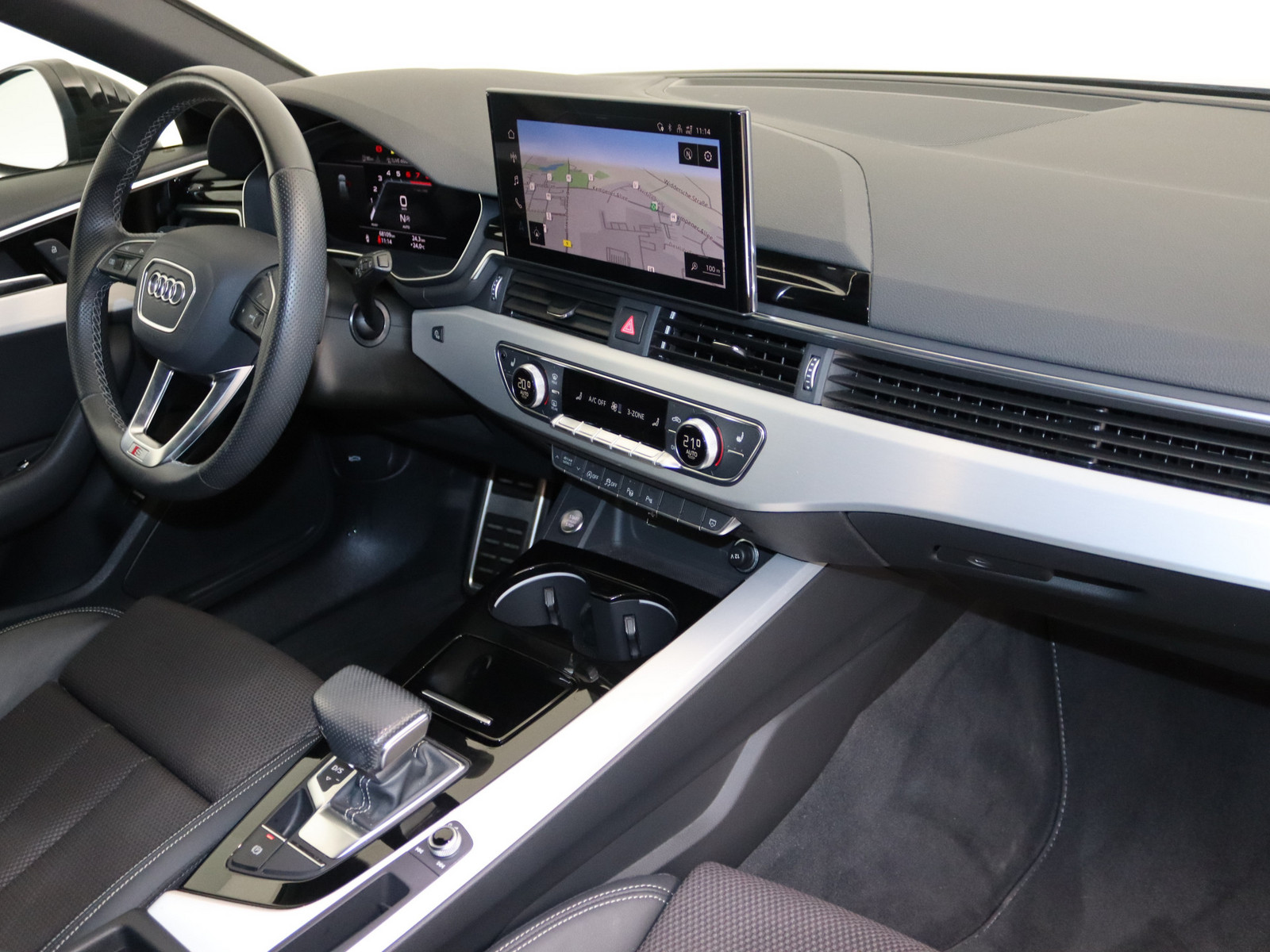 AUDI A4 Avant 40 TFSI S line AUDI A4 Avant 40 TFSI S line