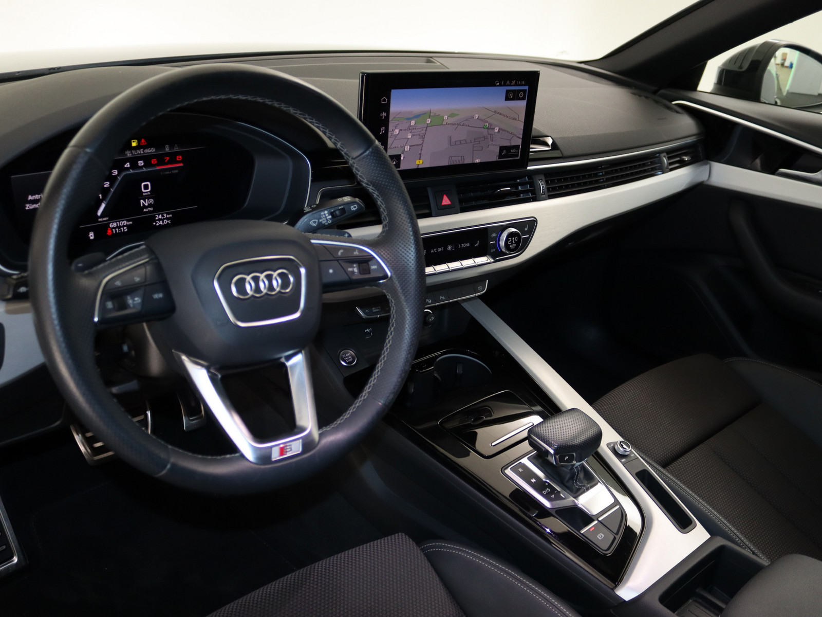 AUDI A4 Avant 40 TFSI S line AUDI A4 Avant 40 TFSI S line