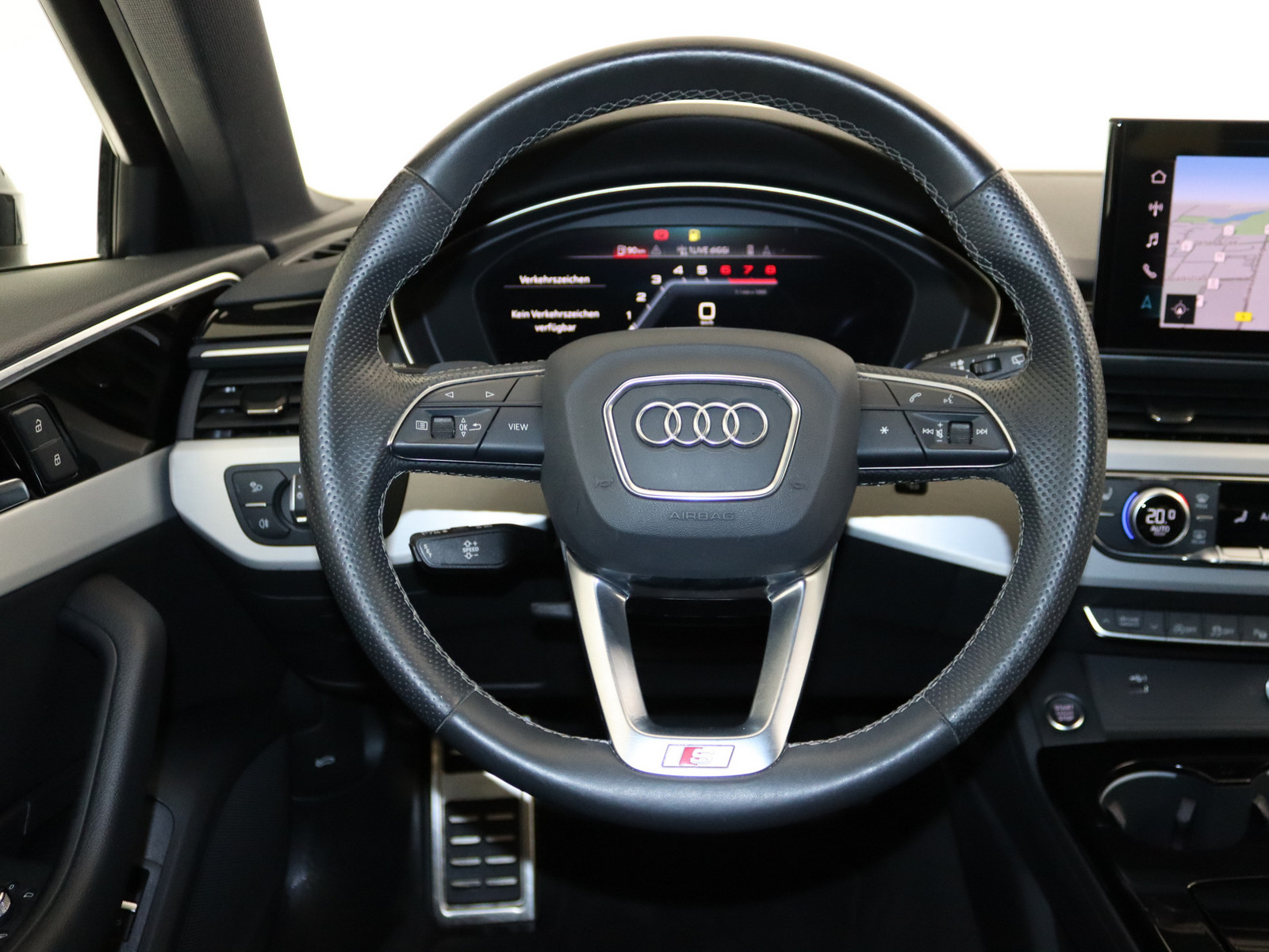 AUDI A4 Avant 40 TFSI S line AUDI A4 Avant 40 TFSI S line