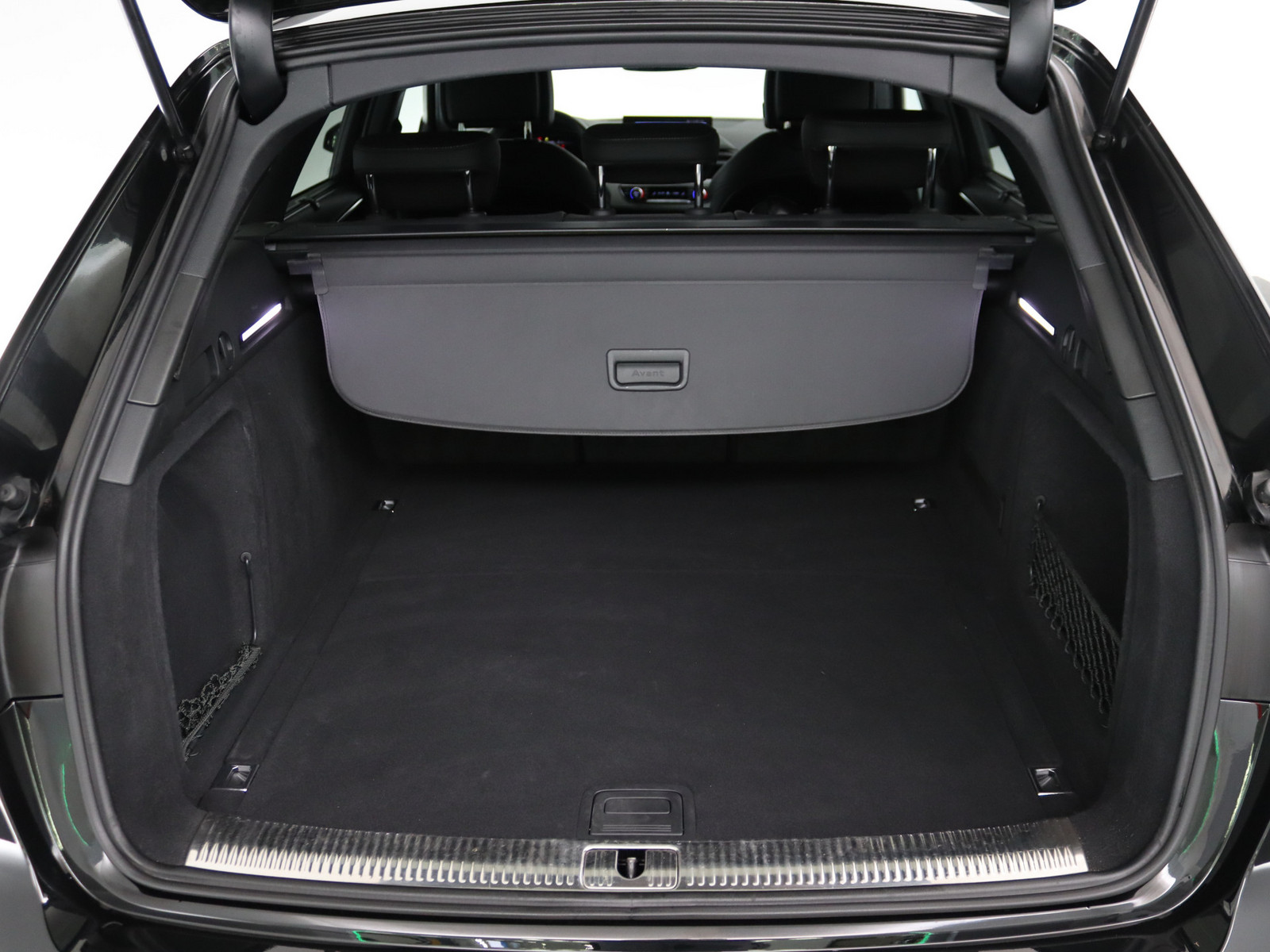AUDI A4 Avant 40 TFSI S line AUDI A4 Avant 40 TFSI S line