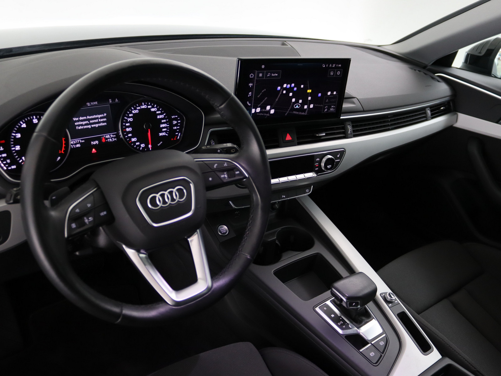 AUDI A4 Avant 35 TFSI advanced AUDI A4 Avant 35 TFSI advanced
