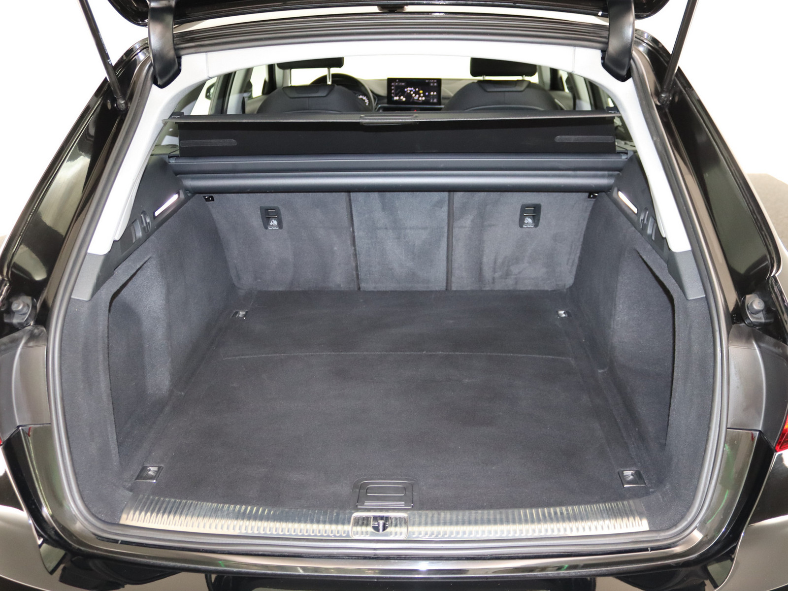 AUDI A4 Avant 35 TFSI advanced AUDI A4 Avant 35 TFSI advanced