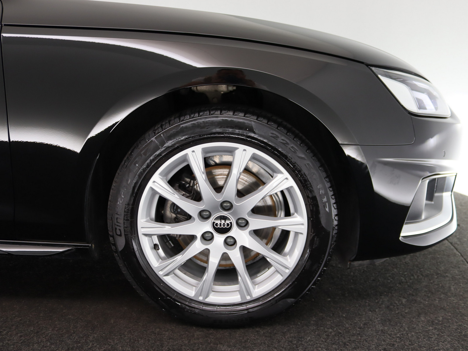 AUDI A4 Avant 35 TFSI advanced AUDI A4 Avant 35 TFSI advanced