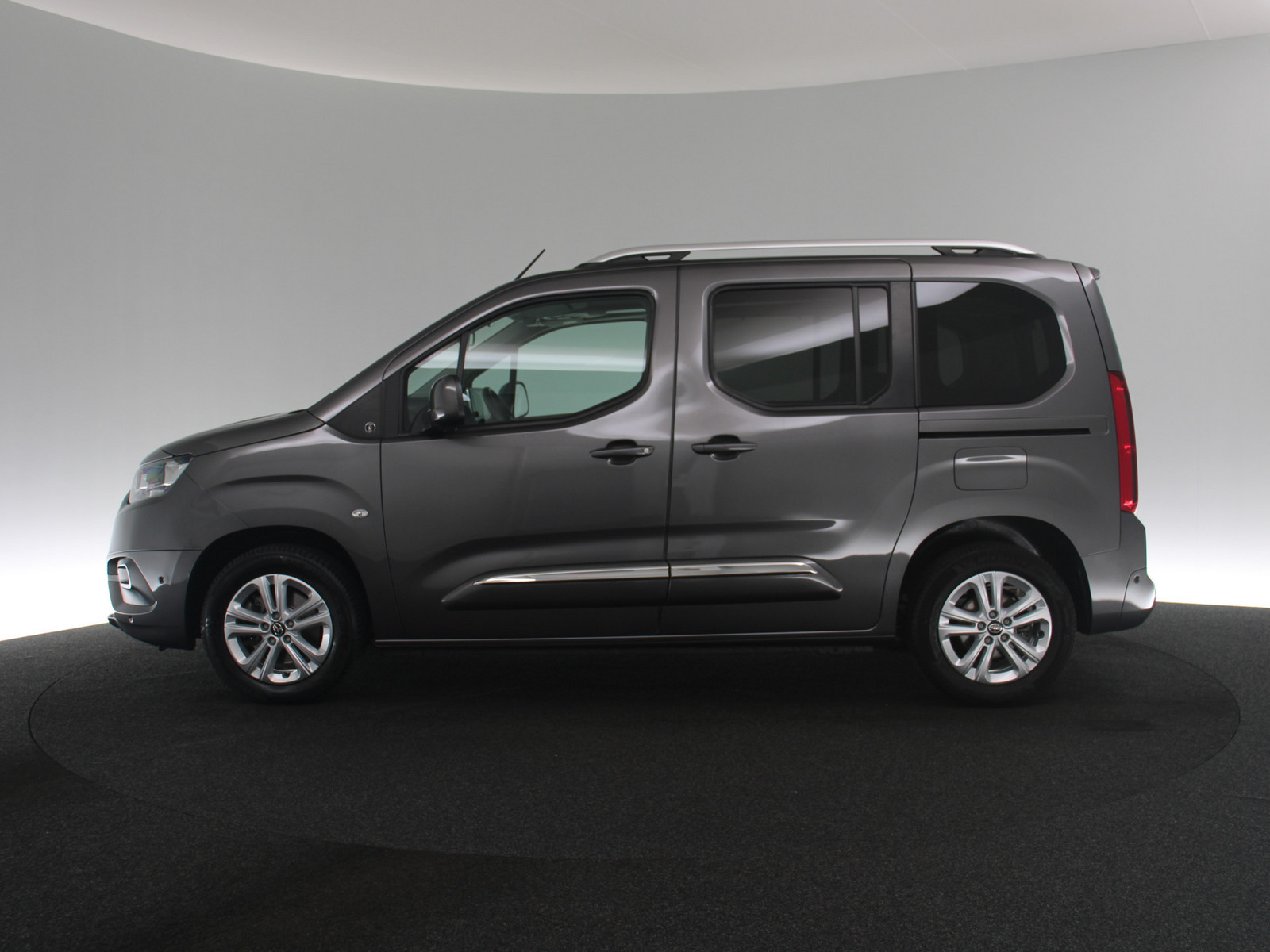 TOYOTA Proace City Verso 1.2 L1 Team Deutschland TOYOTA Proace City Verso 1.2 L1 Team Deutschland