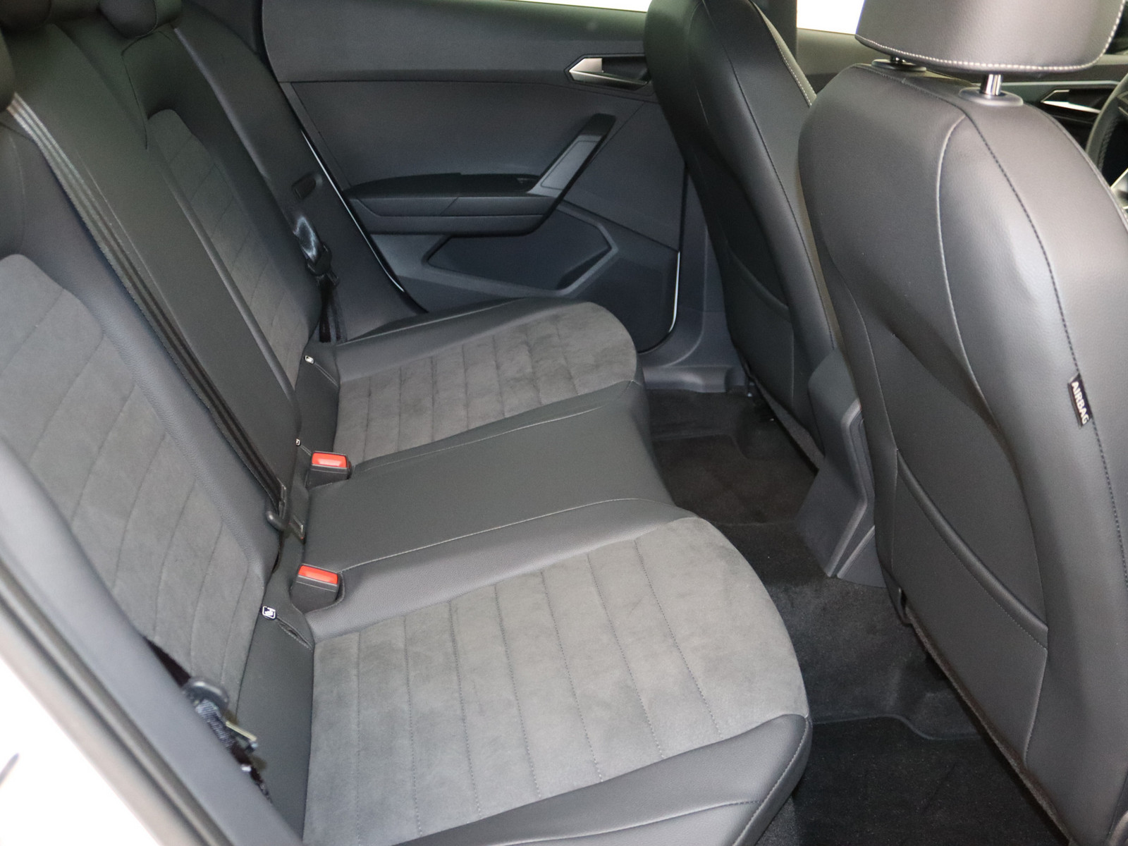 SEAT Arona 1.0 TSI Xperience SEAT Arona 1.0 TSI Xperience