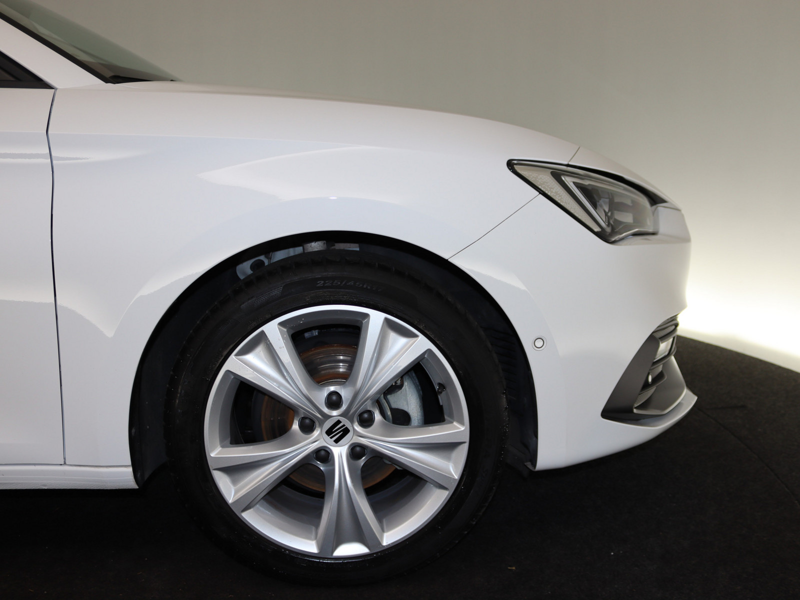 SEAT Leon 1.5 eTSI FR SEAT Leon 1.5 eTSI FR