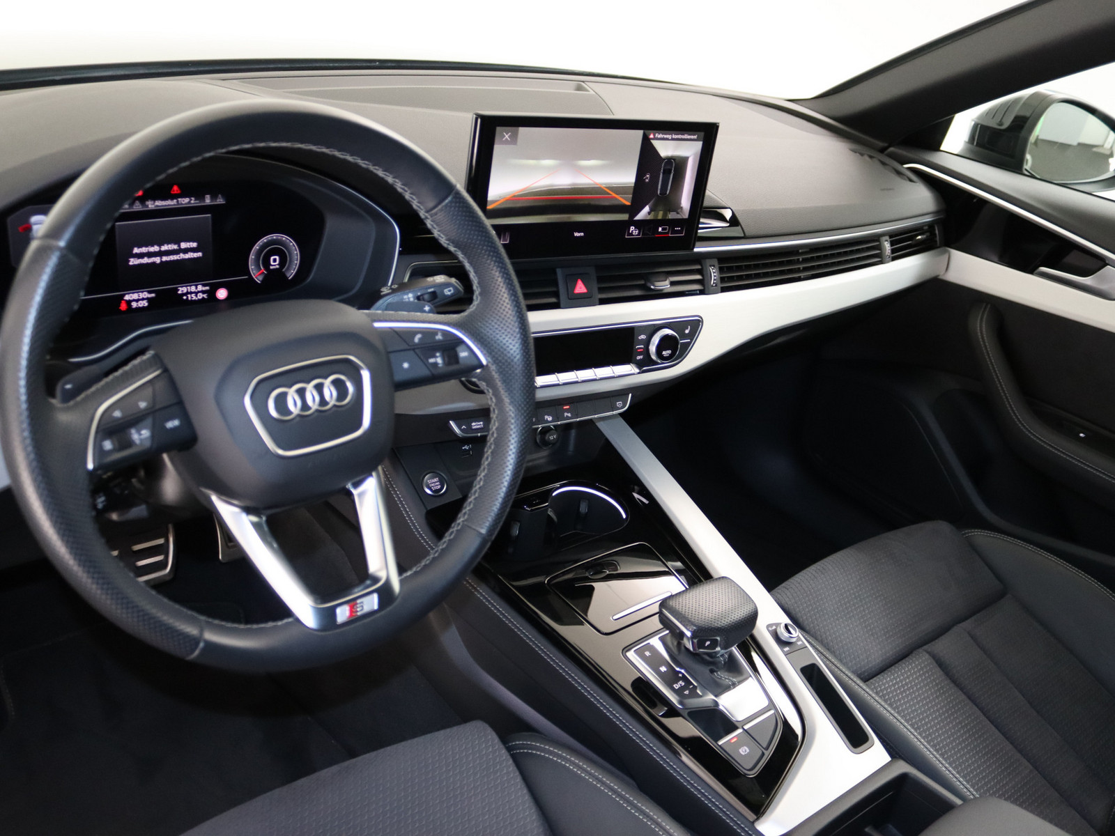 AUDI A4 Avant 40 TDI S line AUDI A4 Avant 40 TDI S line