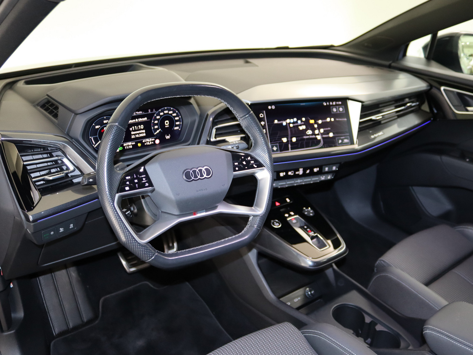 AUDI Q4 45 quattro SONOS MATRIX-LED PANO HUD e-tron AUDI Q4 45 quattro SONOS MATRIX-LED PANO HUD e-tron