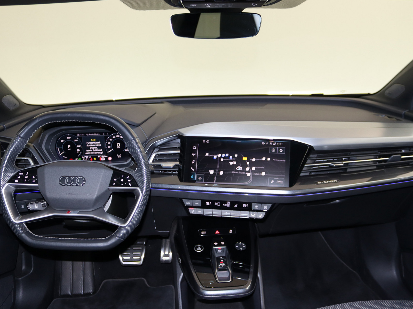 AUDI Q4 45 quattro SONOS MATRIX-LED PANO HUD e-tron AUDI Q4 45 quattro SONOS MATRIX-LED PANO HUD e-tron