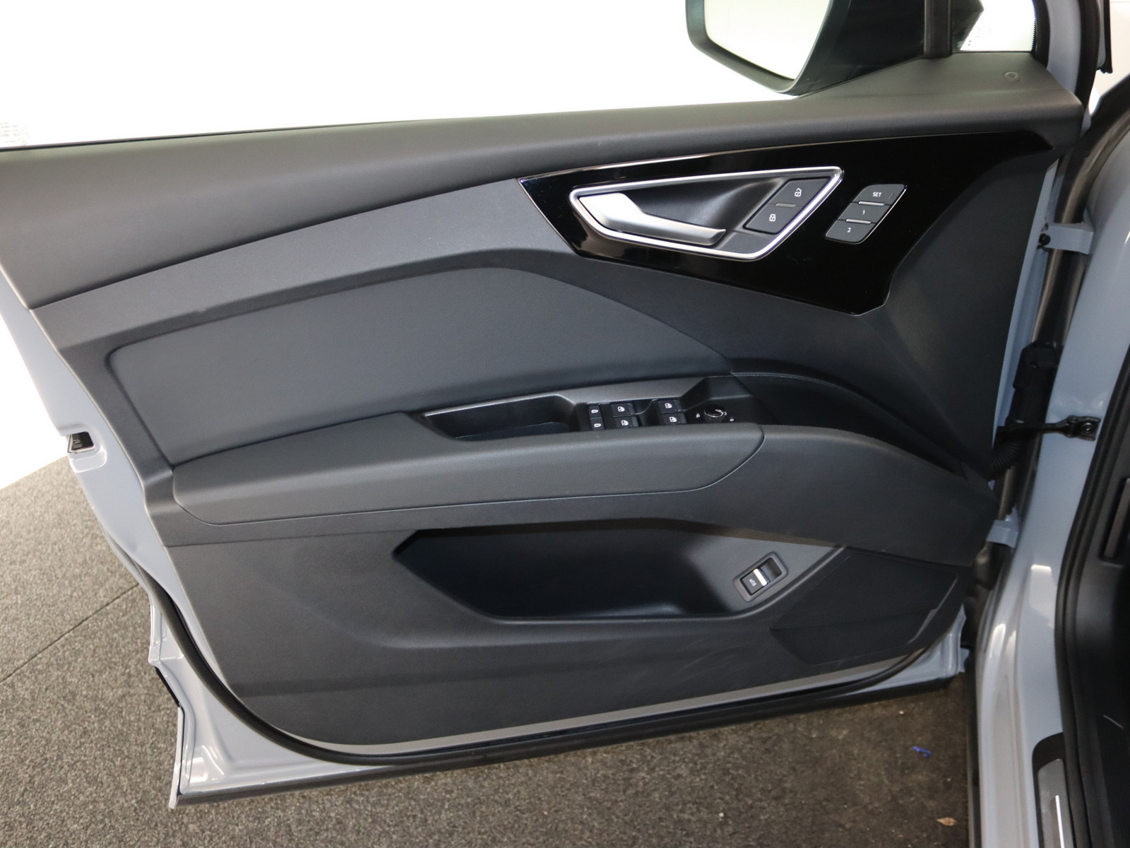 AUDI Q4 45 quattro SONOS MATRIX-LED PANO HUD e-tron AUDI Q4 45 quattro SONOS MATRIX-LED PANO HUD e-tron