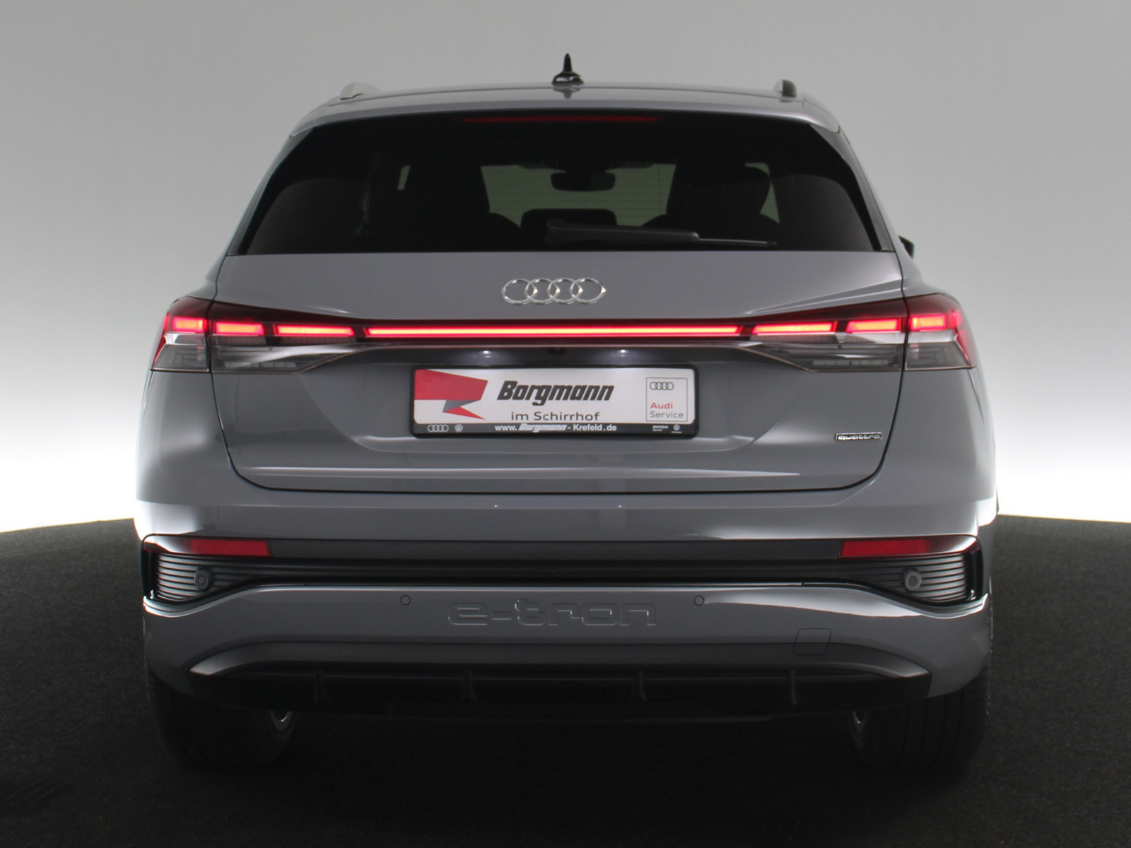 AUDI Q4 45 quattro SONOS MATRIX-LED PANO HUD e-tron AUDI Q4 45 quattro SONOS MATRIX-LED PANO HUD e-tron