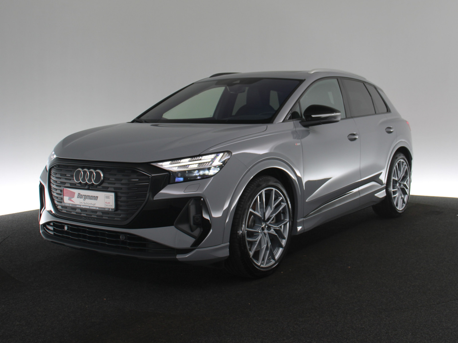 AUDI Q4 e-tron 45 quattro AUDI Q4 e-tron 45 quattro