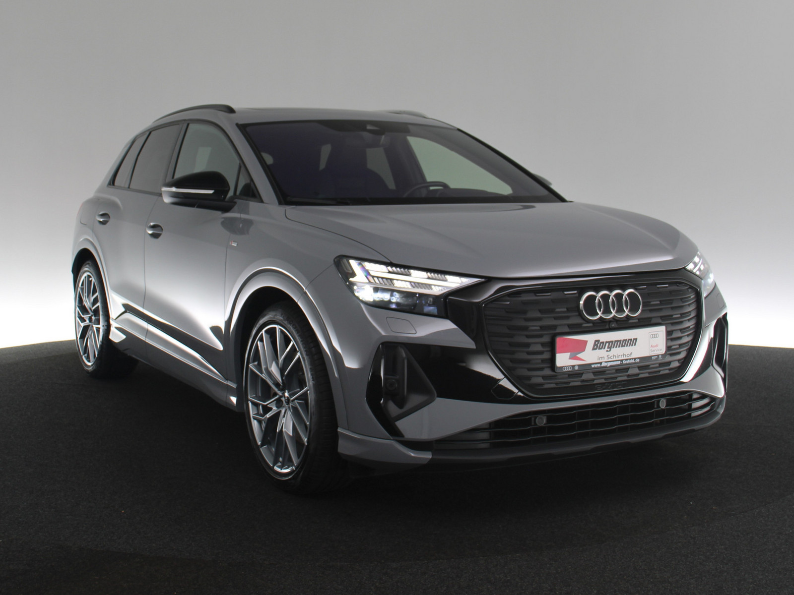 AUDI Q4 e-tron 45 quattro AUDI Q4 e-tron 45 quattro