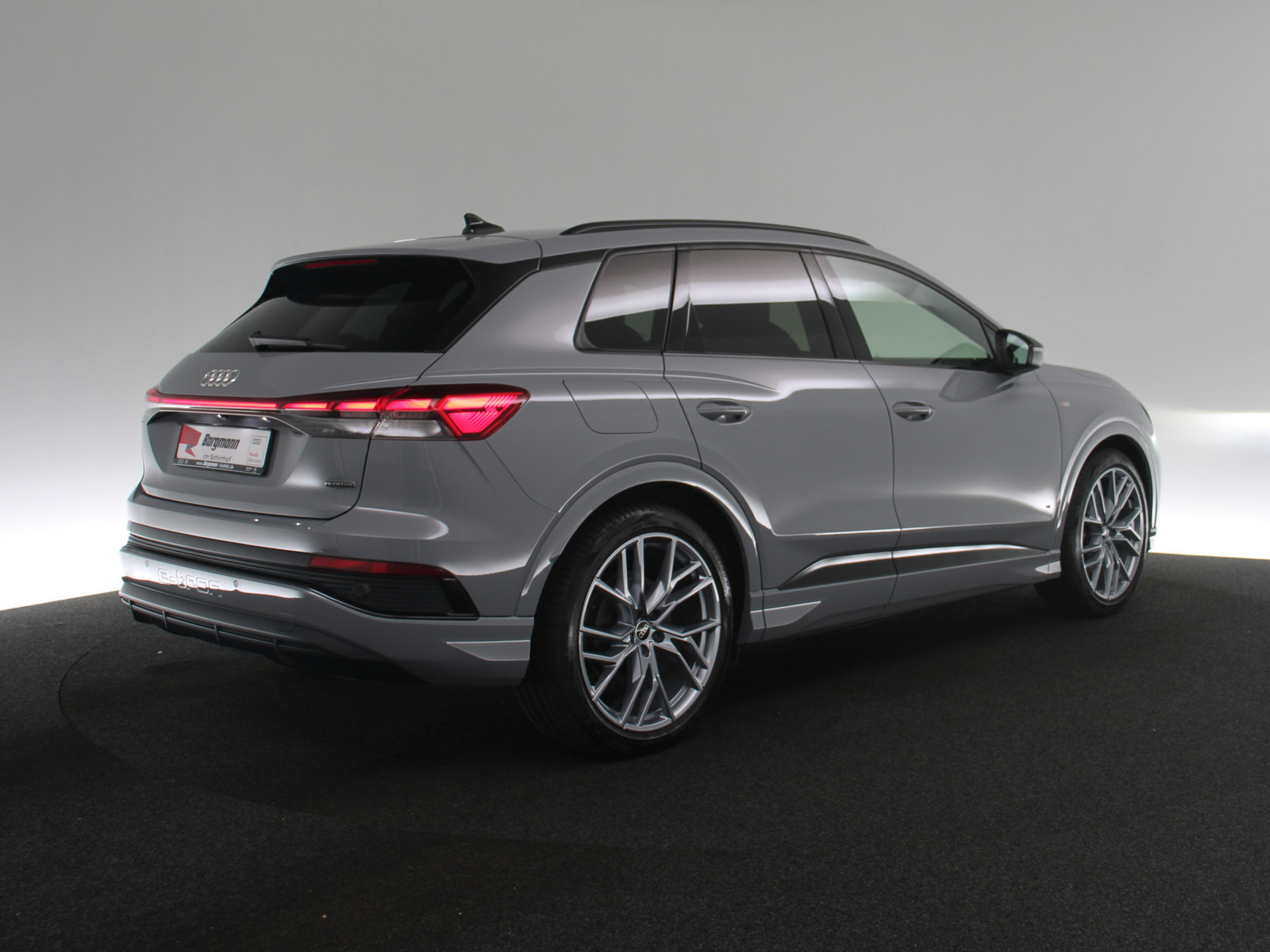 AUDI Q4 e-tron 45 quattro AUDI Q4 e-tron 45 quattro