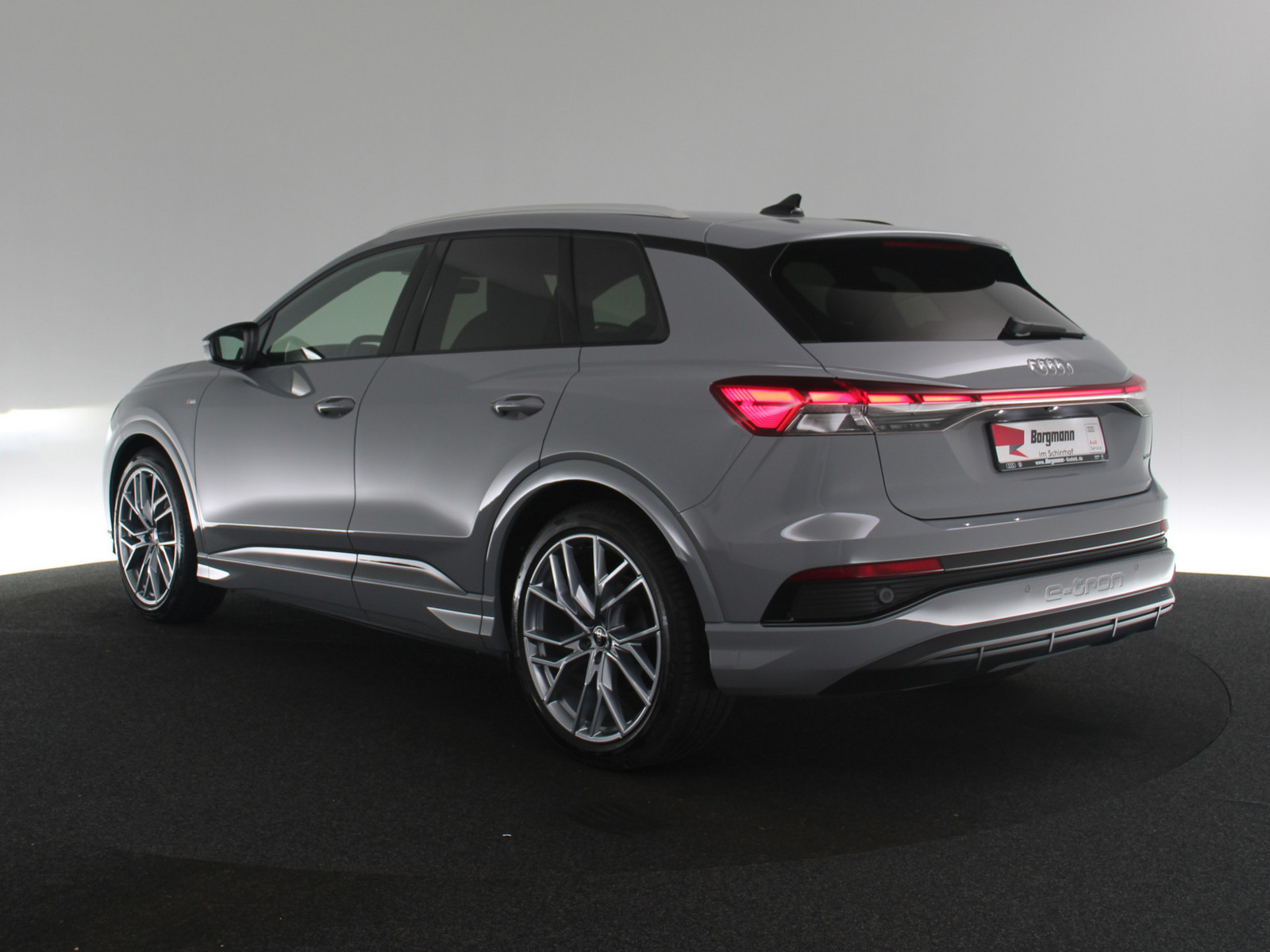 AUDI Q4 e-tron 45 quattro AUDI Q4 e-tron 45 quattro