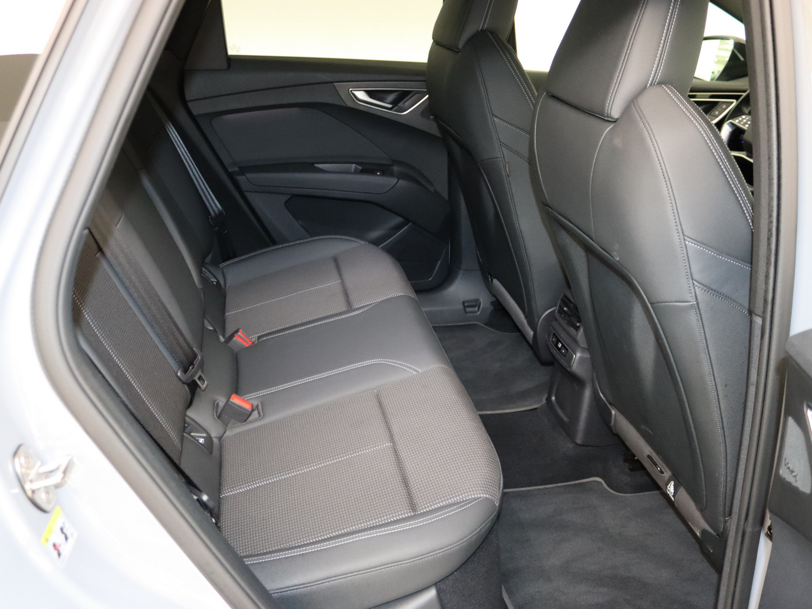 AUDI Q4 e-tron 45 quattro AUDI Q4 e-tron 45 quattro
