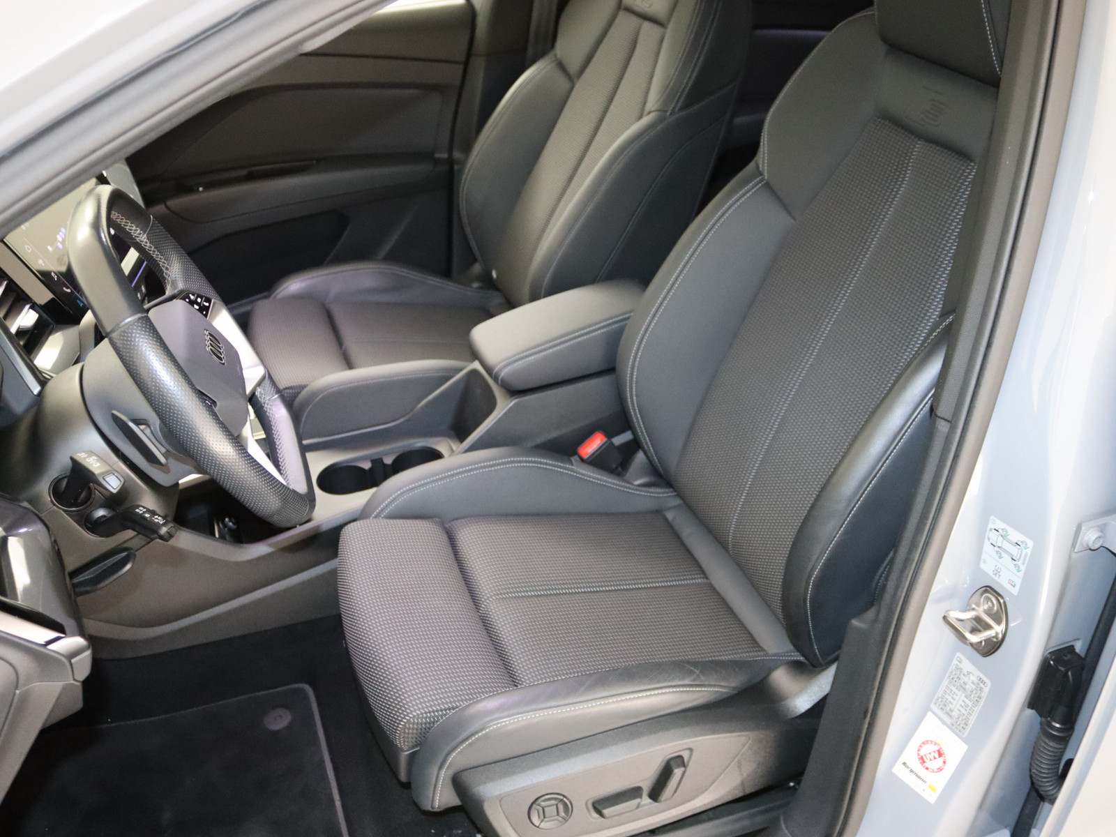 AUDI Q4 e-tron 45 quattro AUDI Q4 e-tron 45 quattro