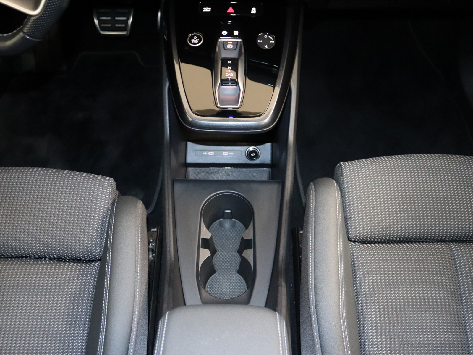 AUDI Q4 e-tron 45 quattro AUDI Q4 e-tron 45 quattro